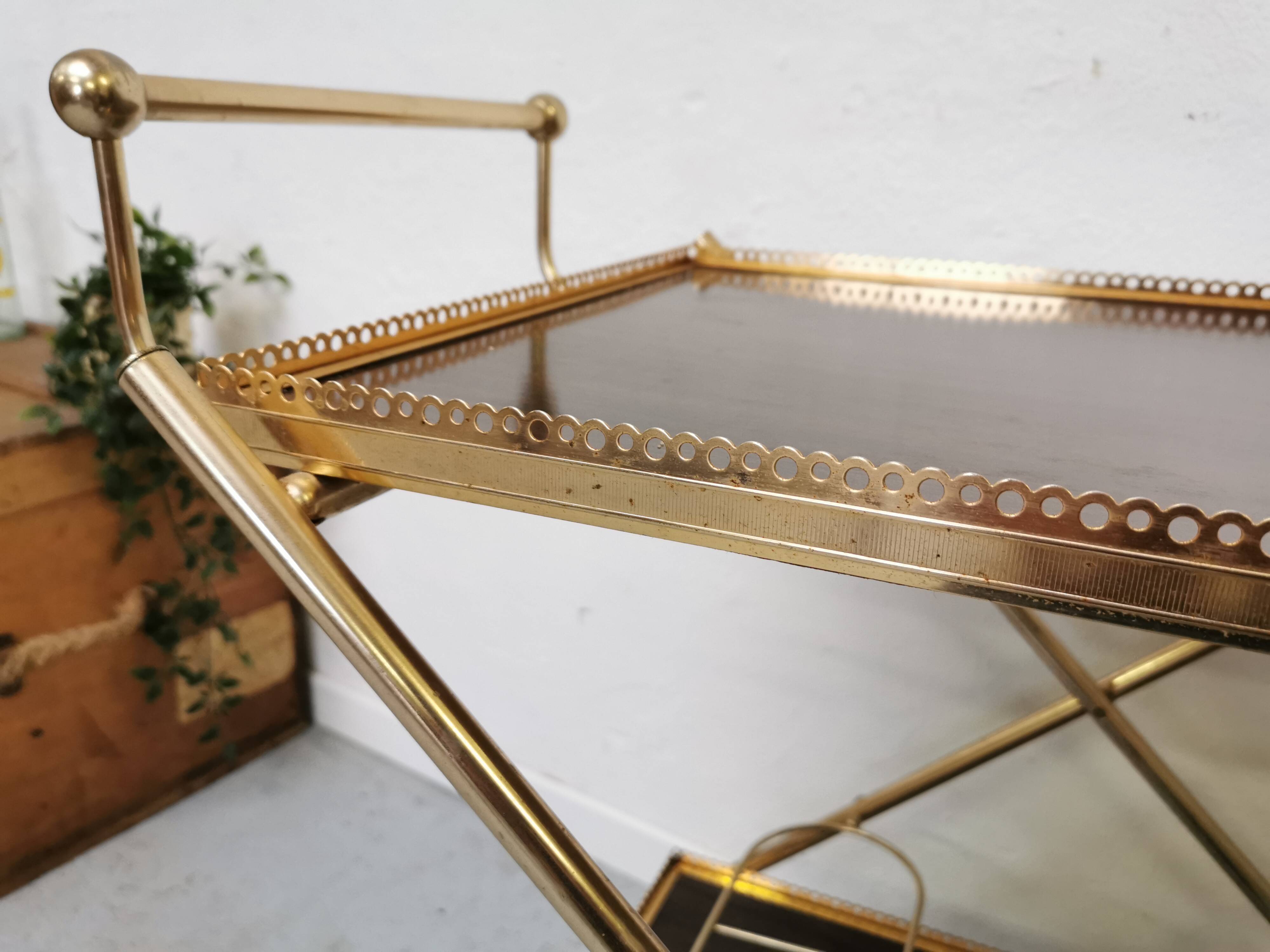 Vintage bar maid service