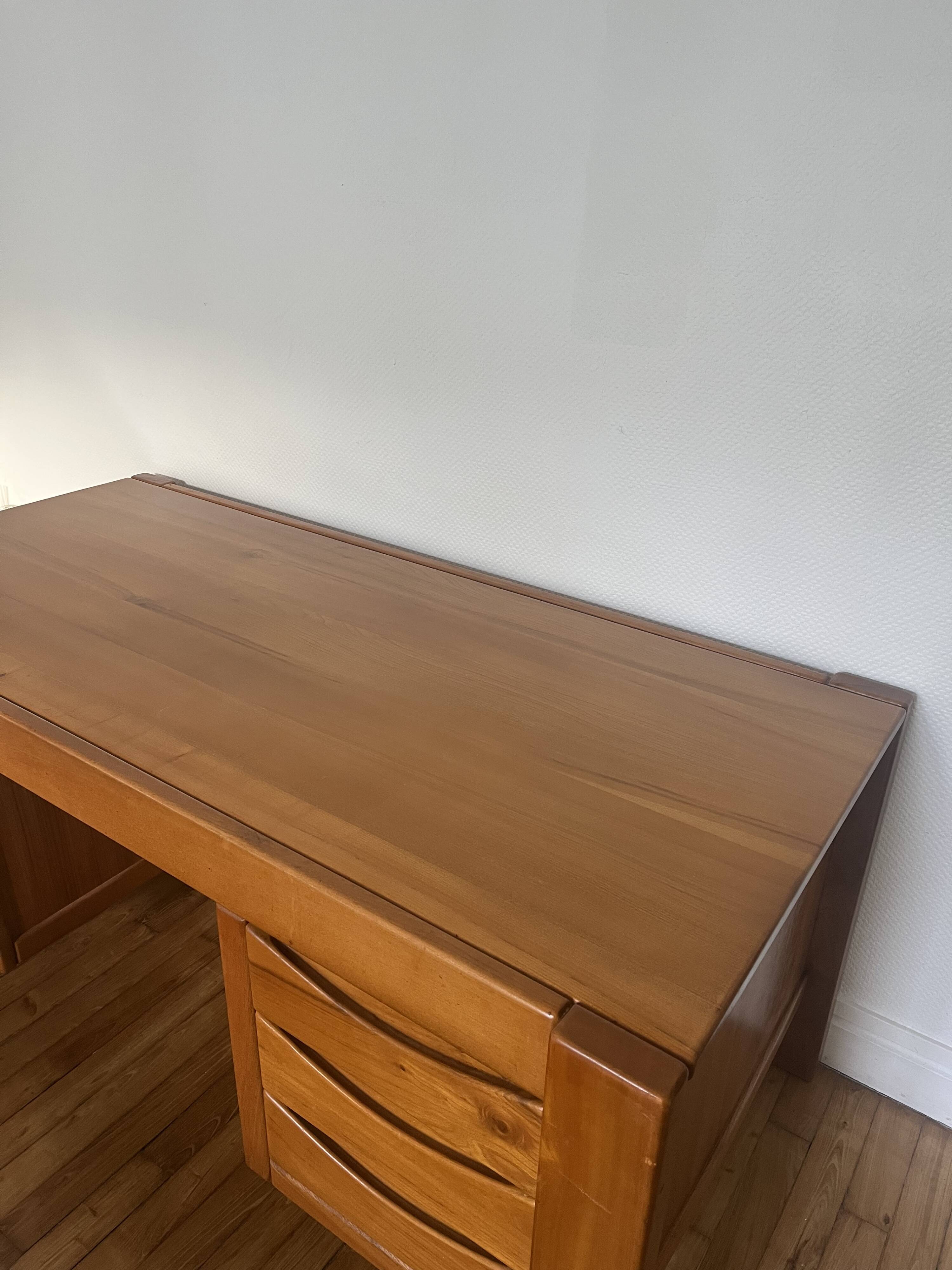 Bureau en orme de la Maison Regain