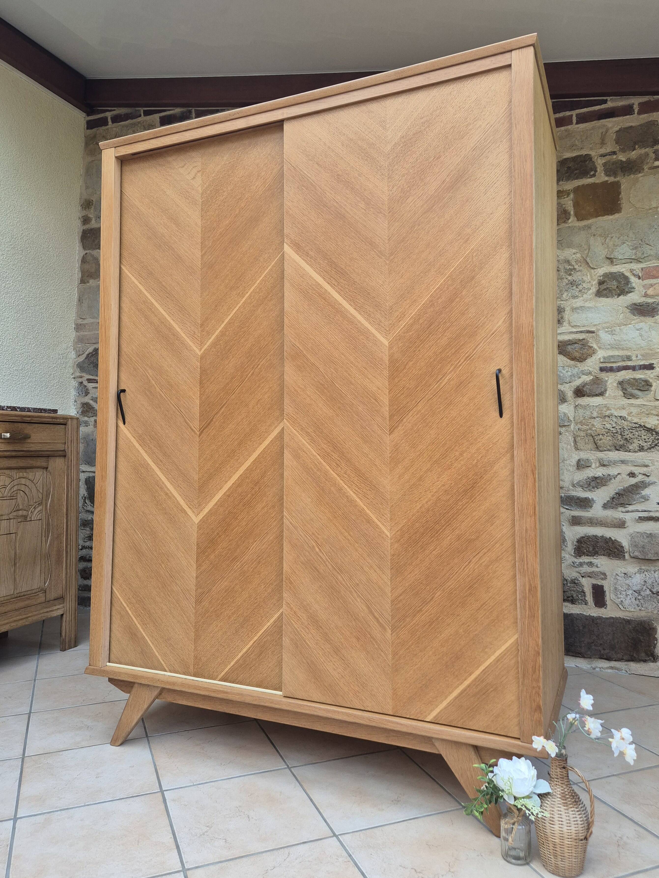 Armoire vintage