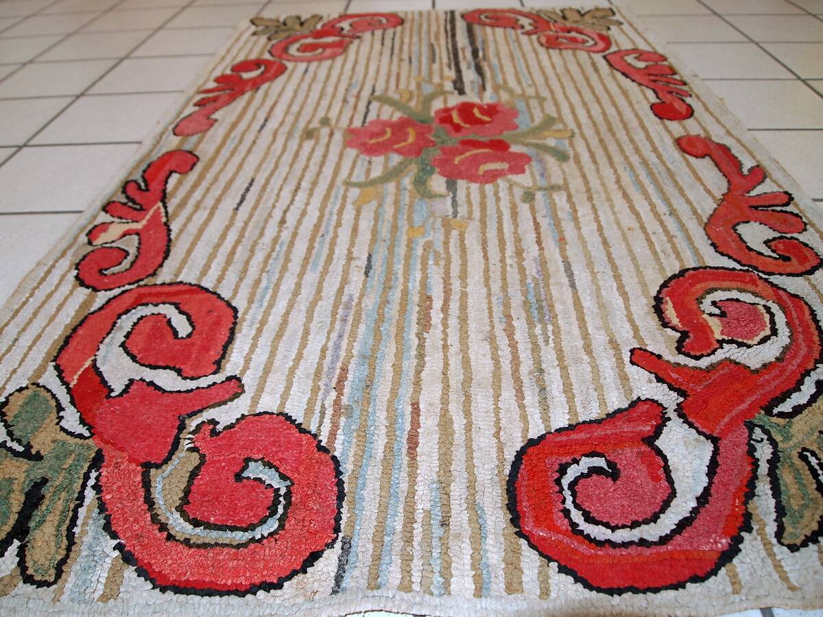 Tapis Hooked Antique Américain, Années 1920, Élégance Florale