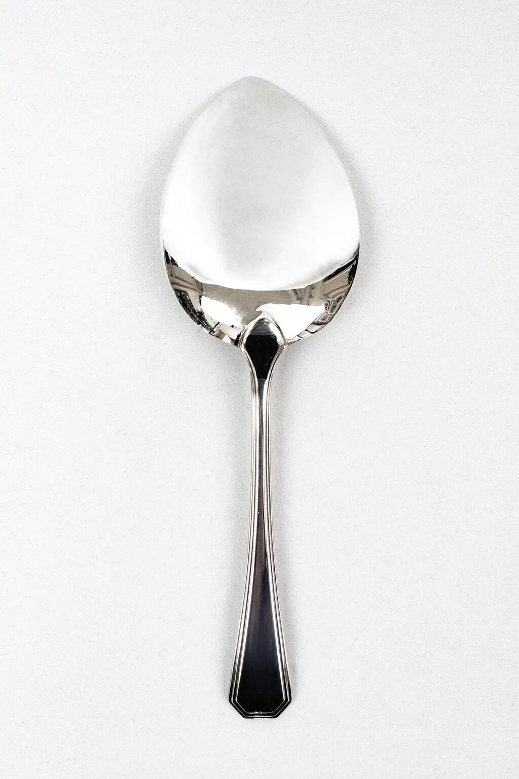Serving spoon Christofle model America in silver-plated metal, design by Luc Lanel.