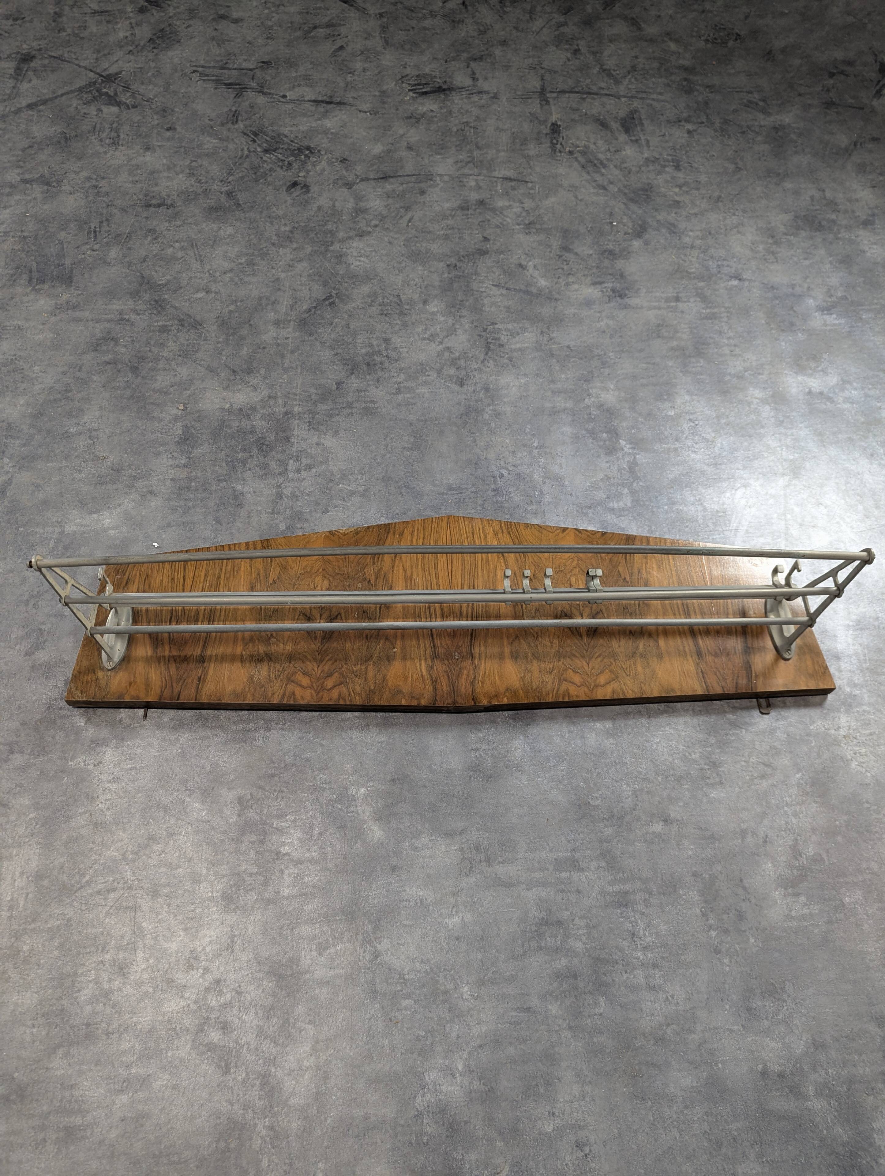 Porte manteau de style chemin de fer