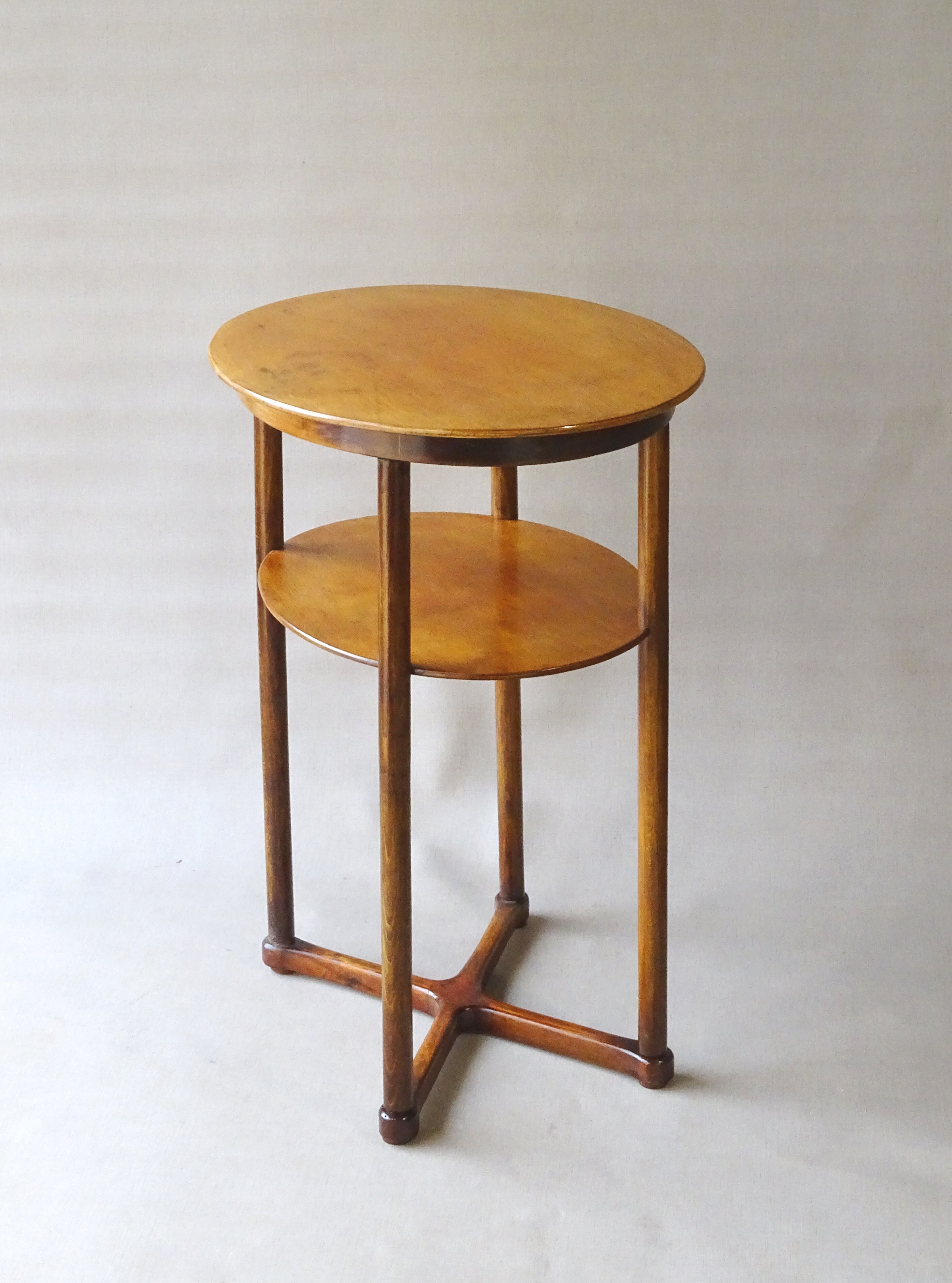 Oval pedestal table circa 1915 Nr.960/2 design Josef Hoffmann for J.J.Kohn