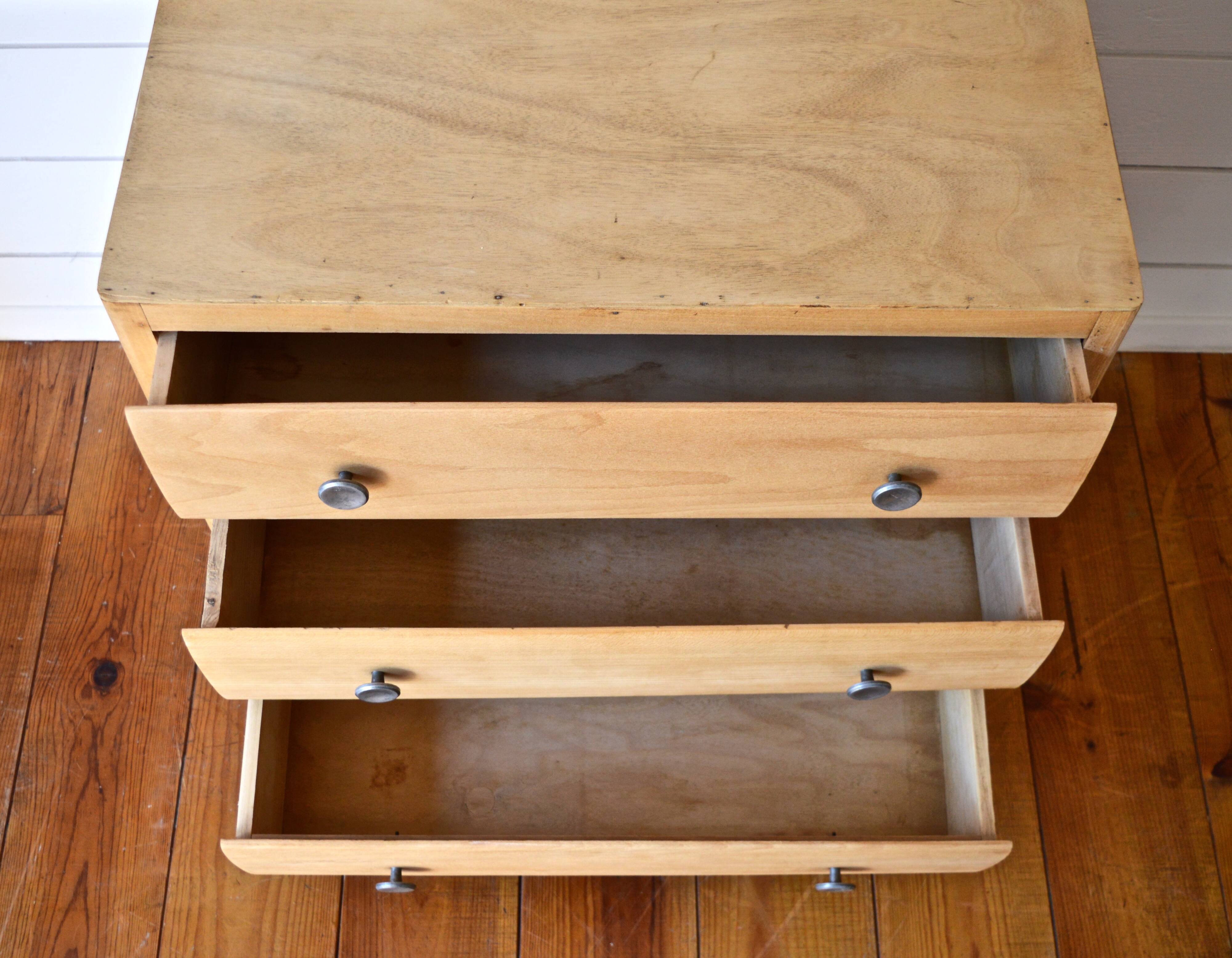 Chest of drawers