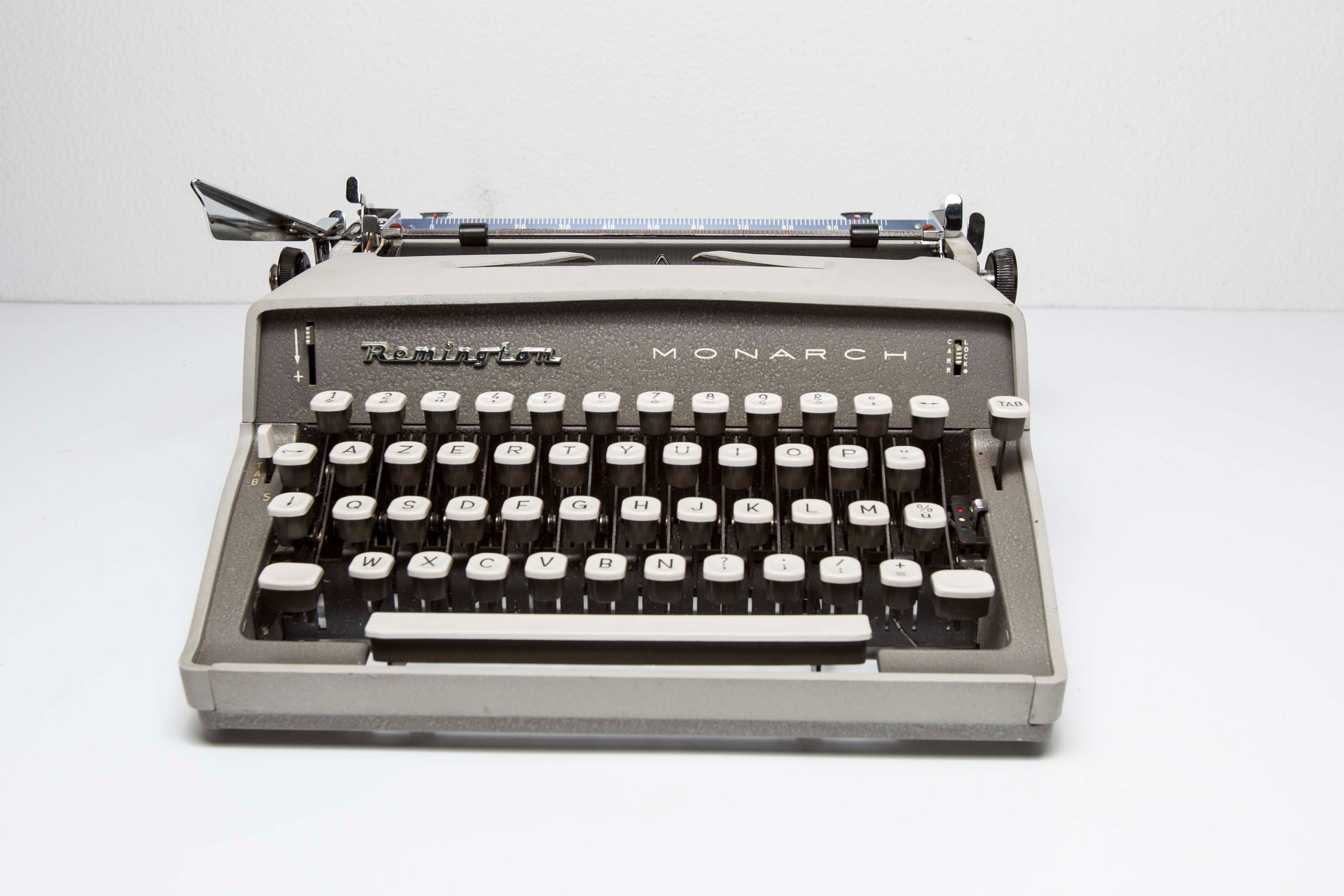 Typewriter Remington Monarch
