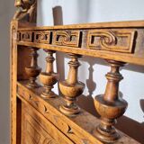 Chaise en noyer sculpté milieu du XIXe siècle