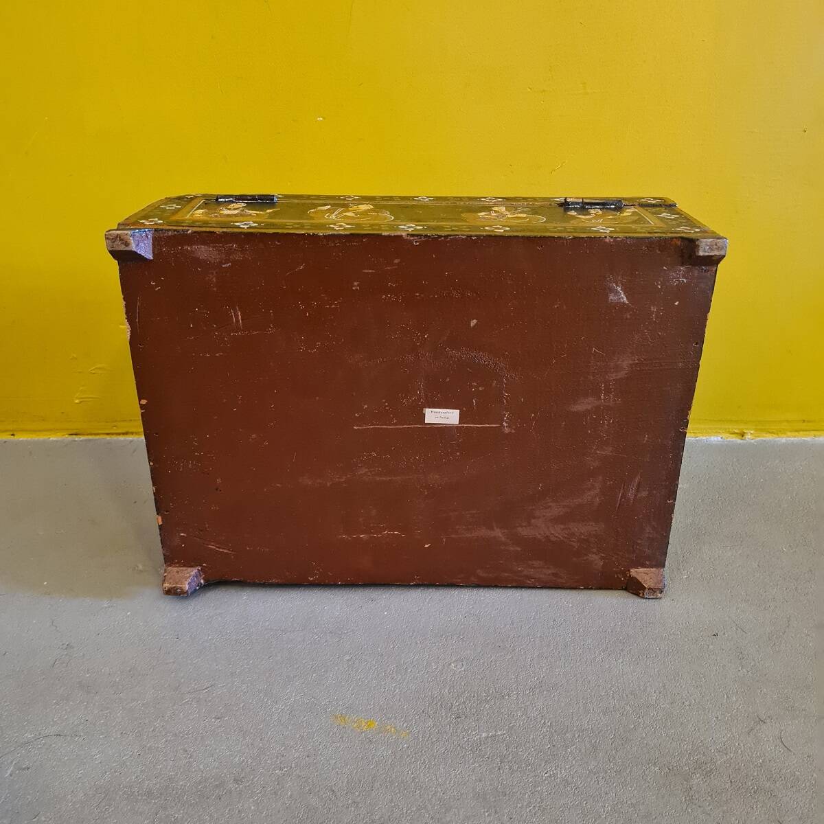 Anglo Indian Box With Painted Figures Of Musicians From The 1950s