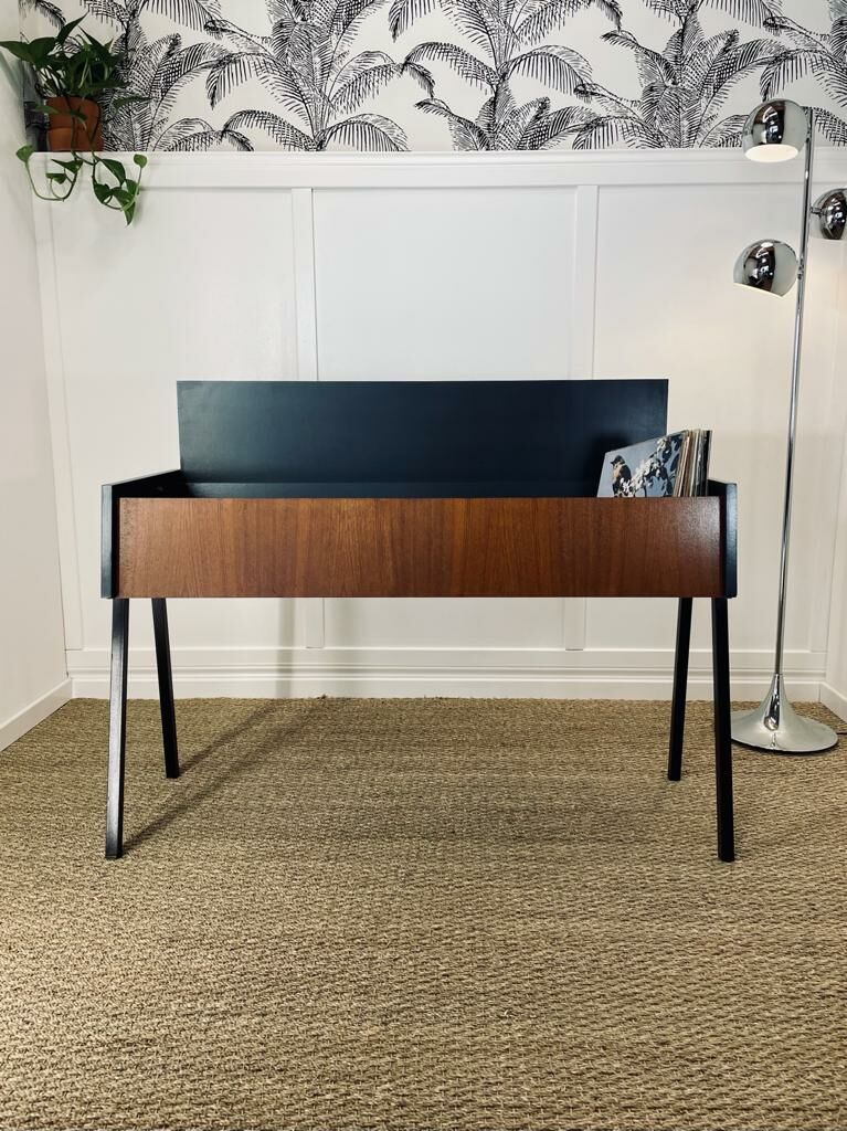 Console knitting furniture restored