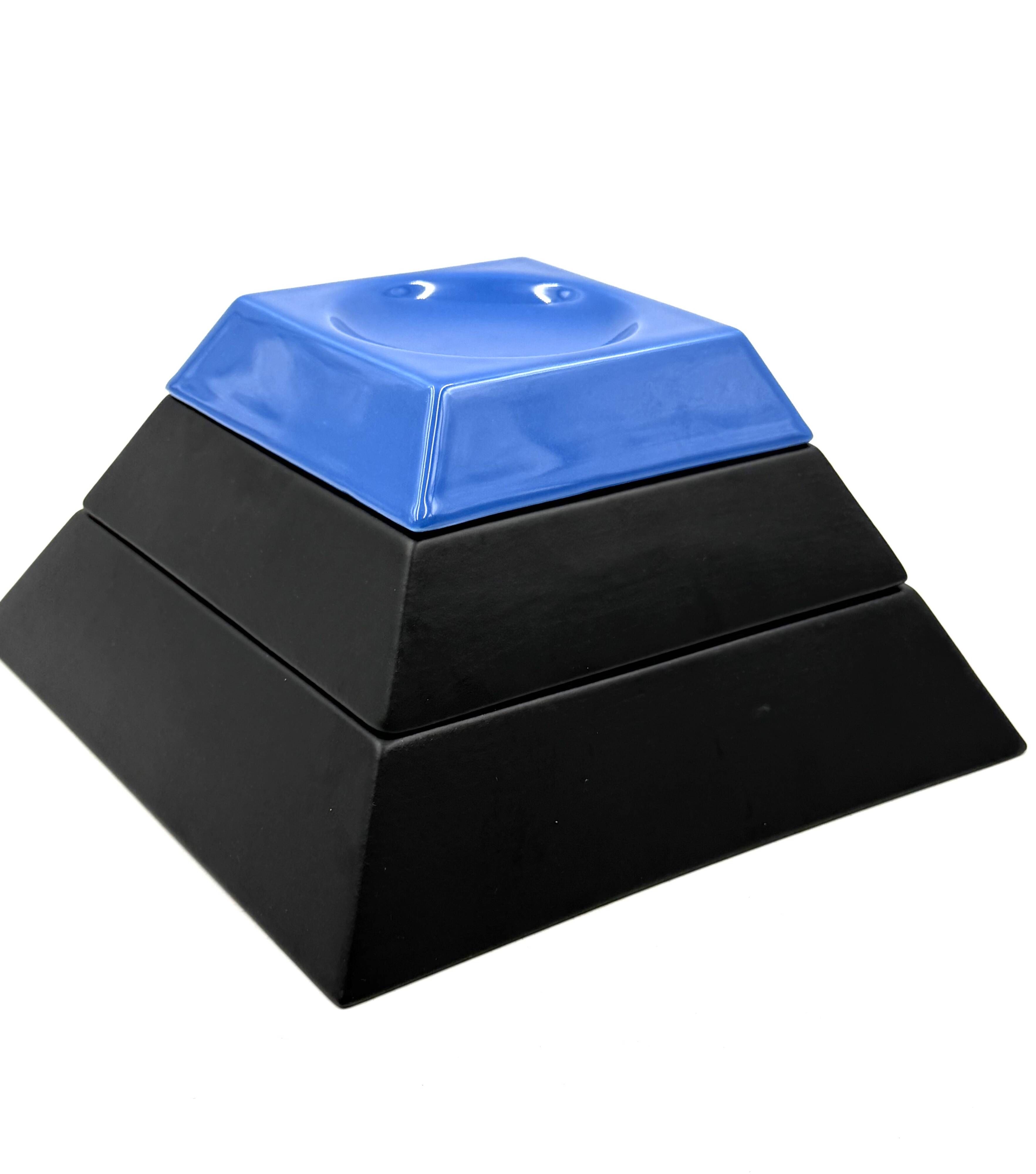 Pyramid shaped stacked ceramic ashtrays / centerpiece Amalgames France 1980