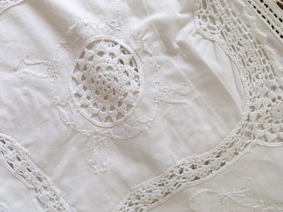 Tablecloth rectangular white cotton embroidered
