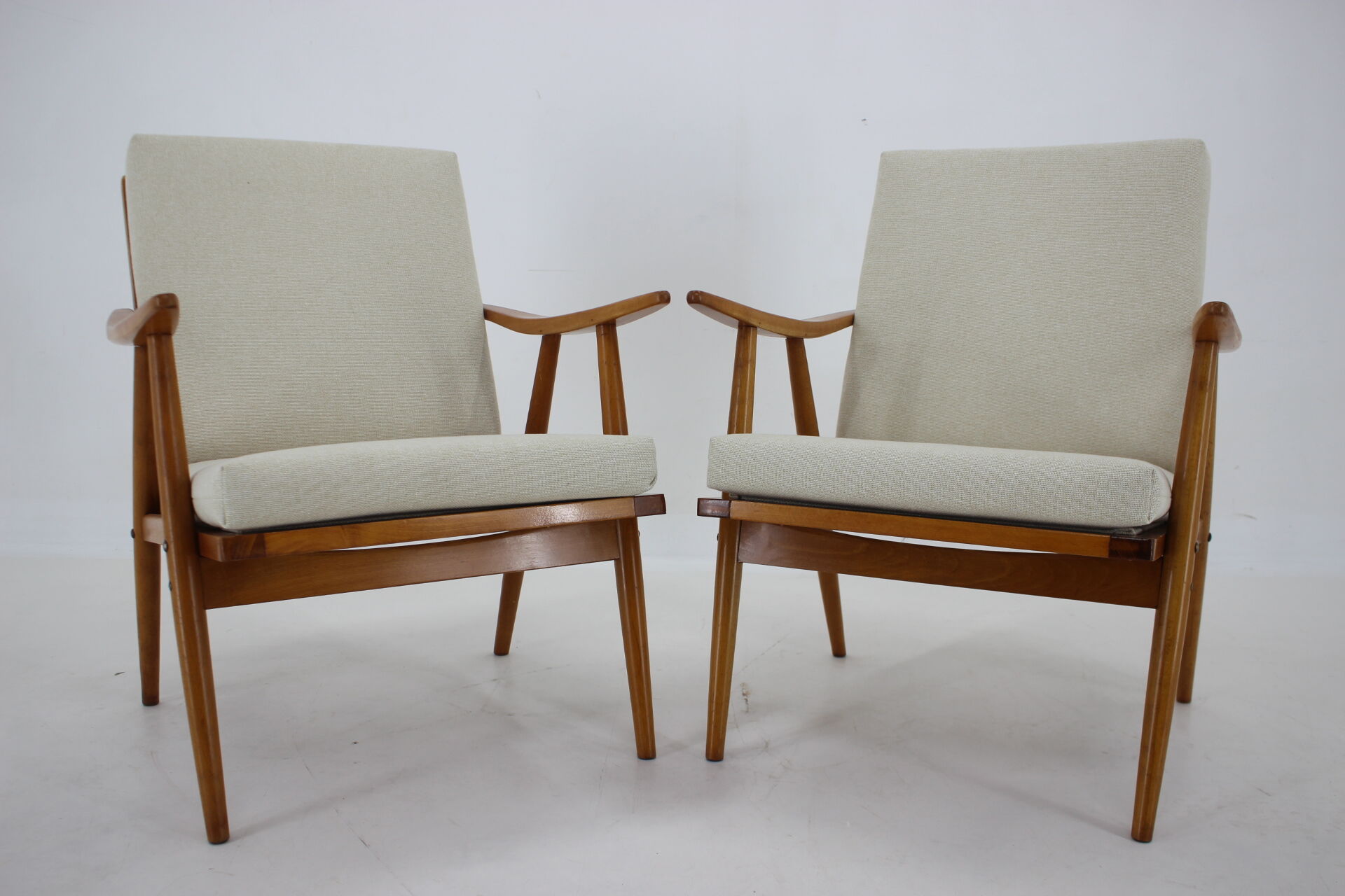 Paire de fauteuils en hêtre, Tchécoslovaquie