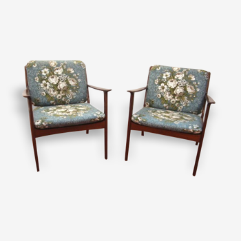 Pair of mahogany and fabric chairs flowers