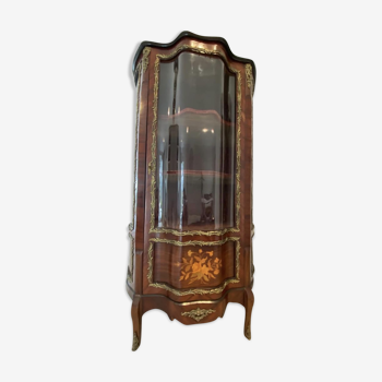 Showcase with curved face Louis XV style, mid-twentieth century