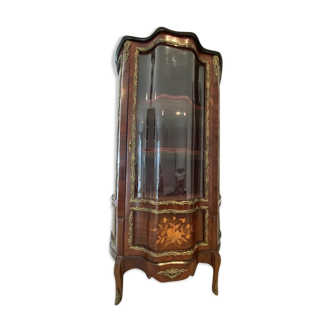 Showcase with curved face Louis XV style, mid-twentieth century