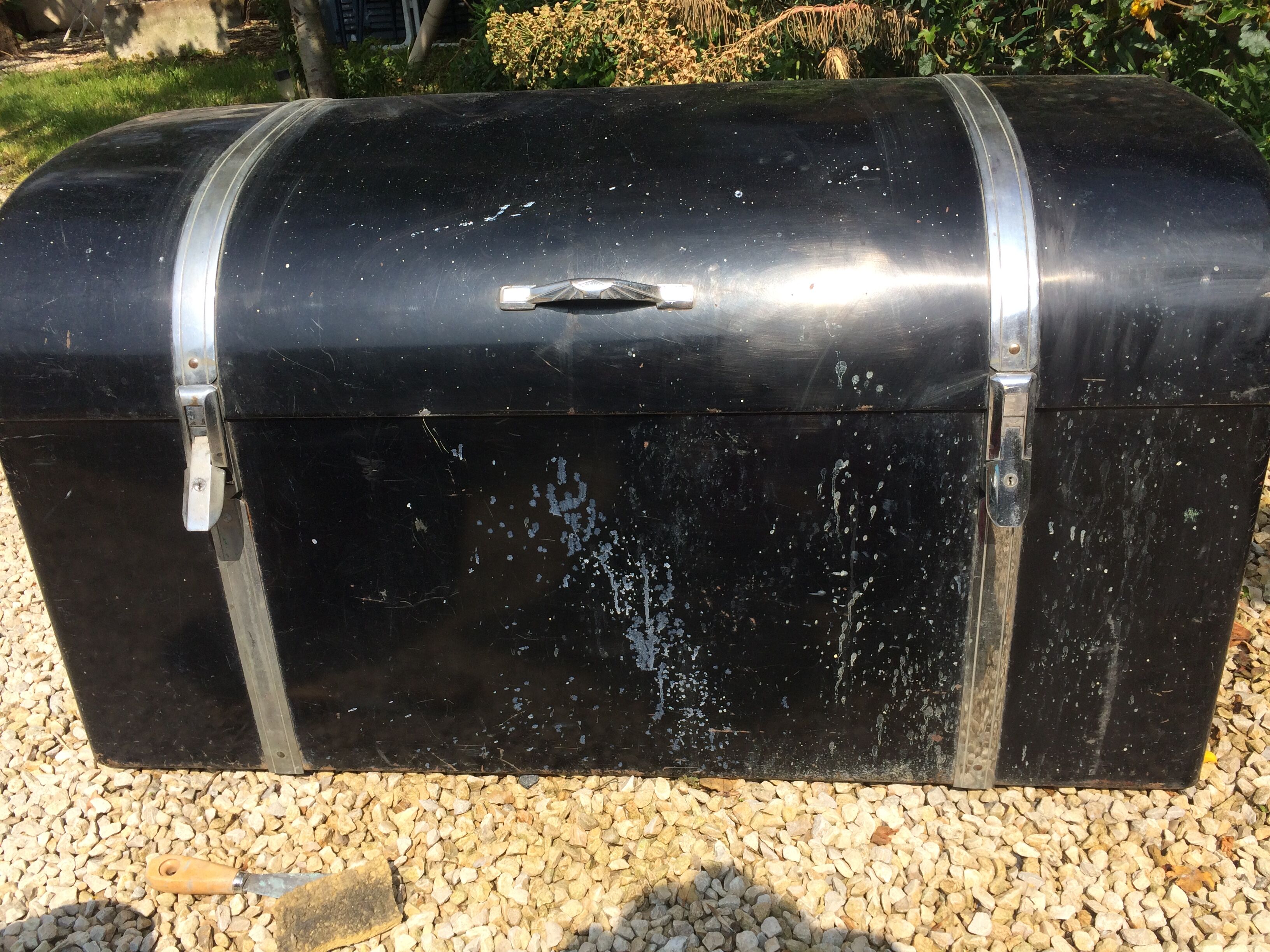 Old car back trunk most certainly from the 1930s