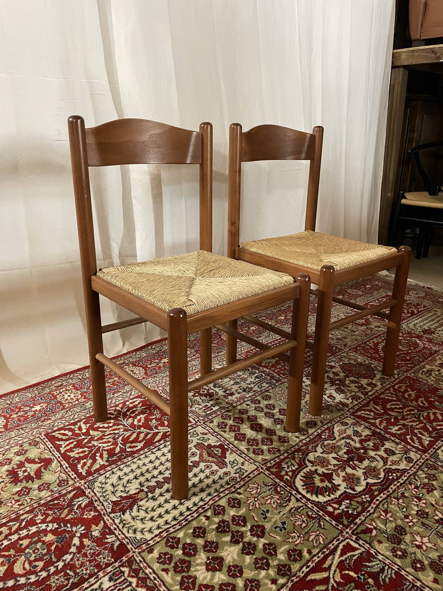 36 chaises vintage en hêtre et paille – Vente par lots – Grande série 