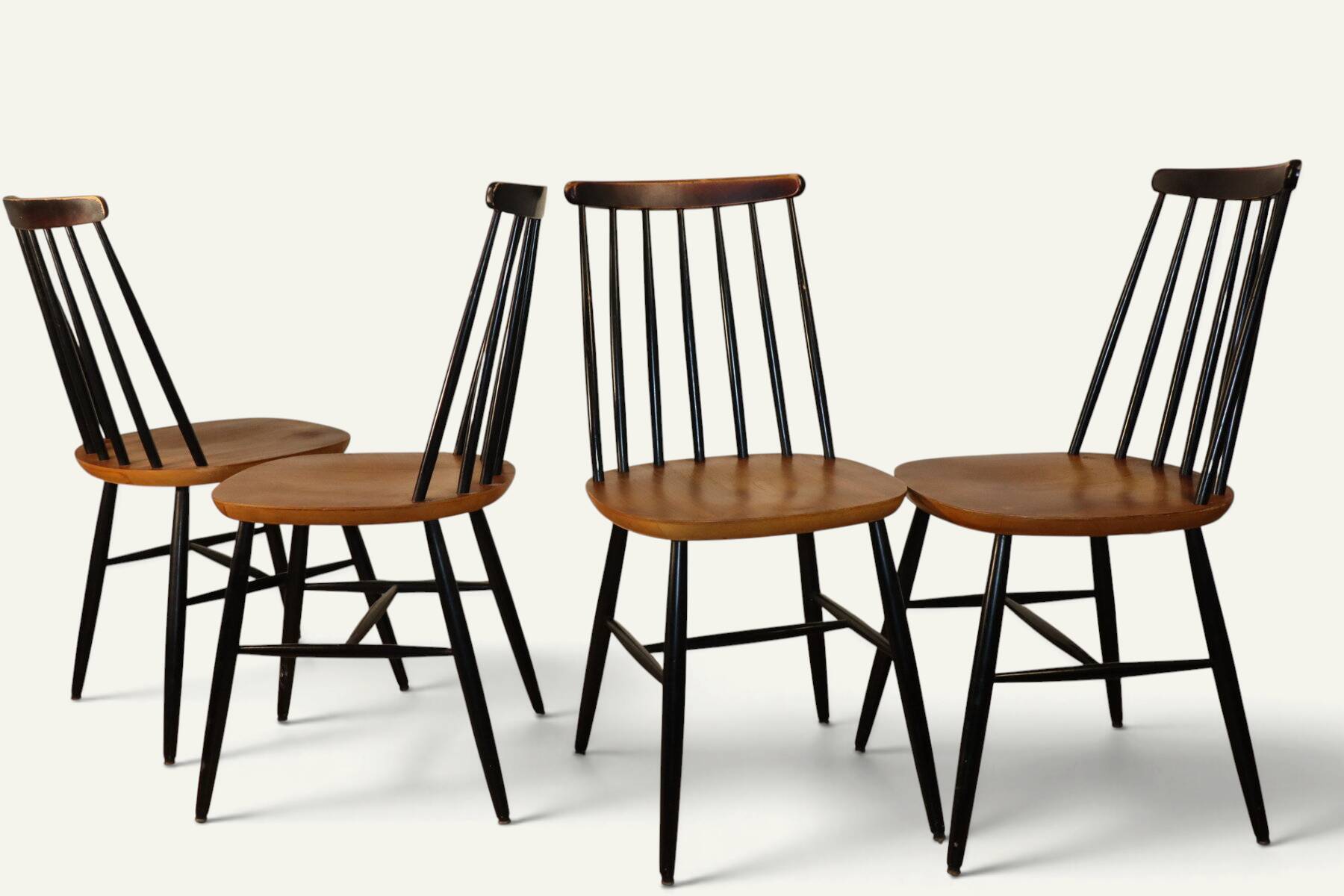 Set of 4 vintage wooden chairs, 1960s