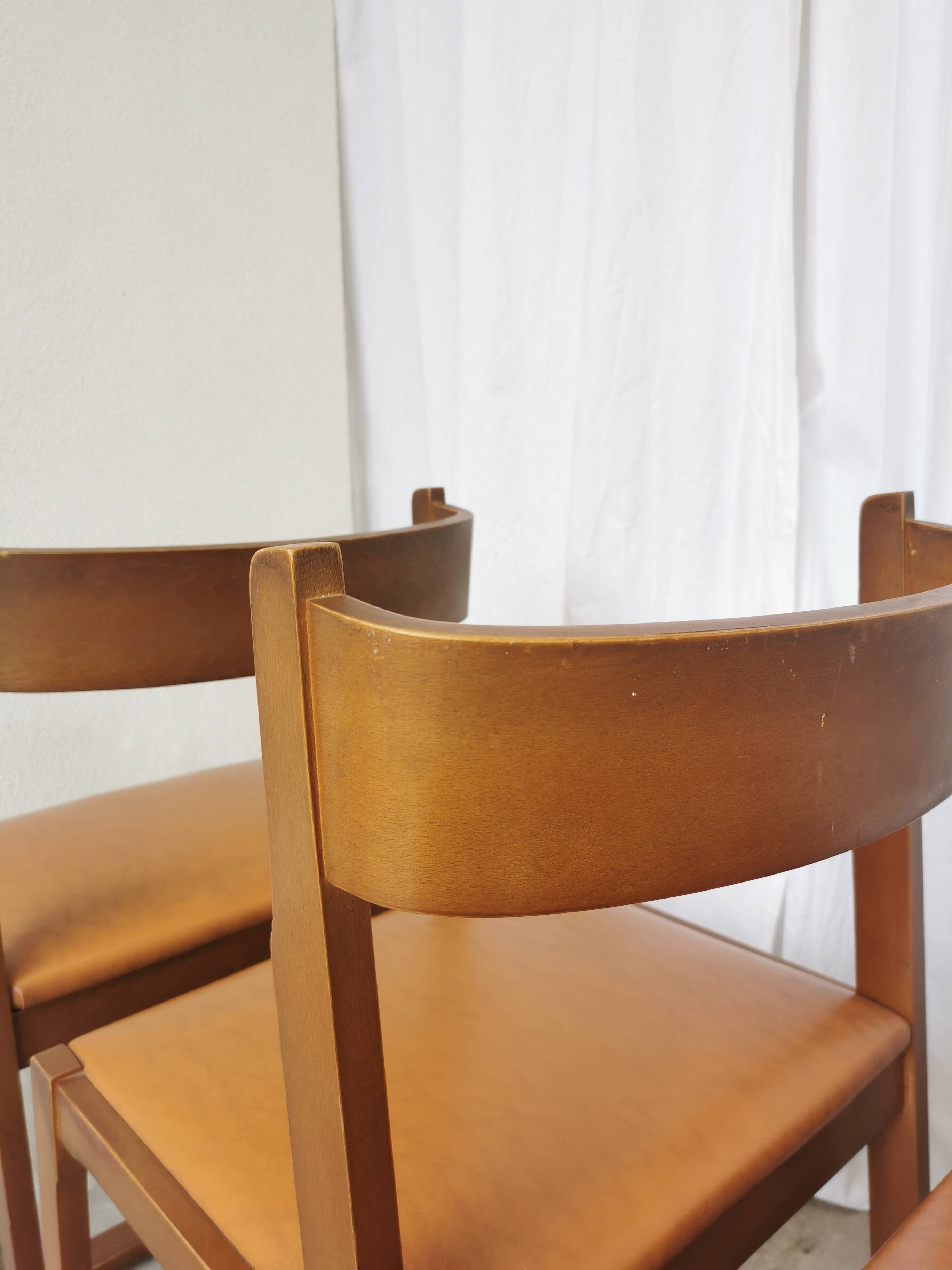 Lot de 4 chaises de salle à manger vintage / design sculptural en bois des années 70, cuir marron