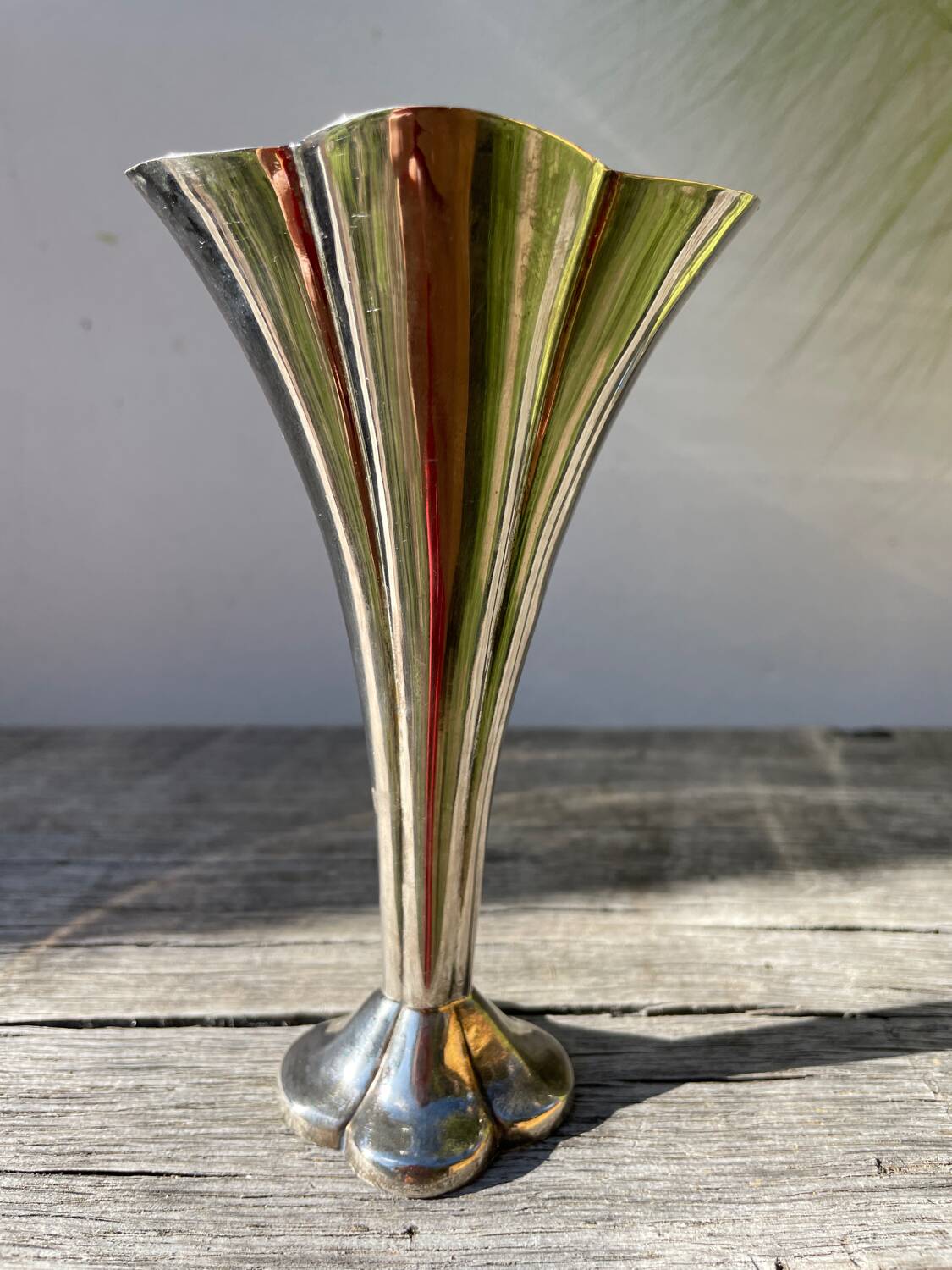 Petit vase art nouveau  en métal argenté
