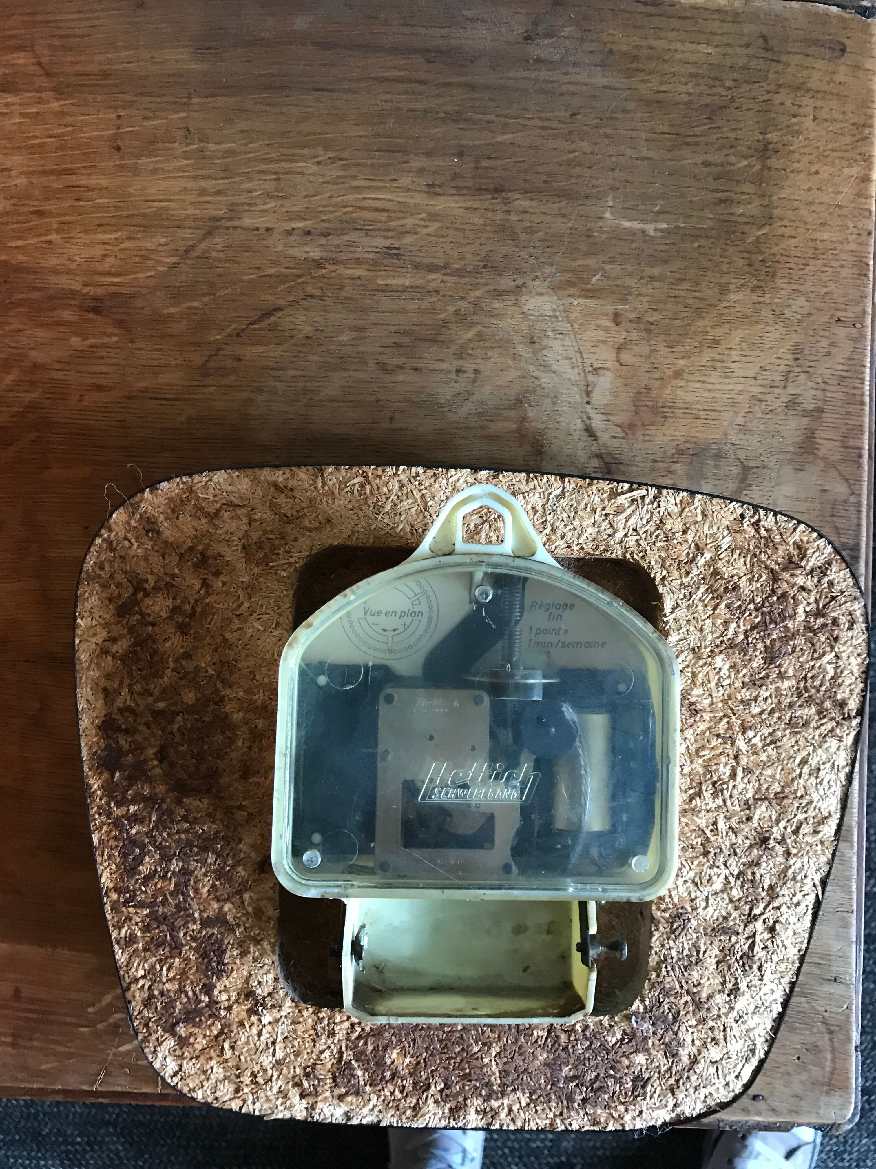 Yellow vintage formica flash clock