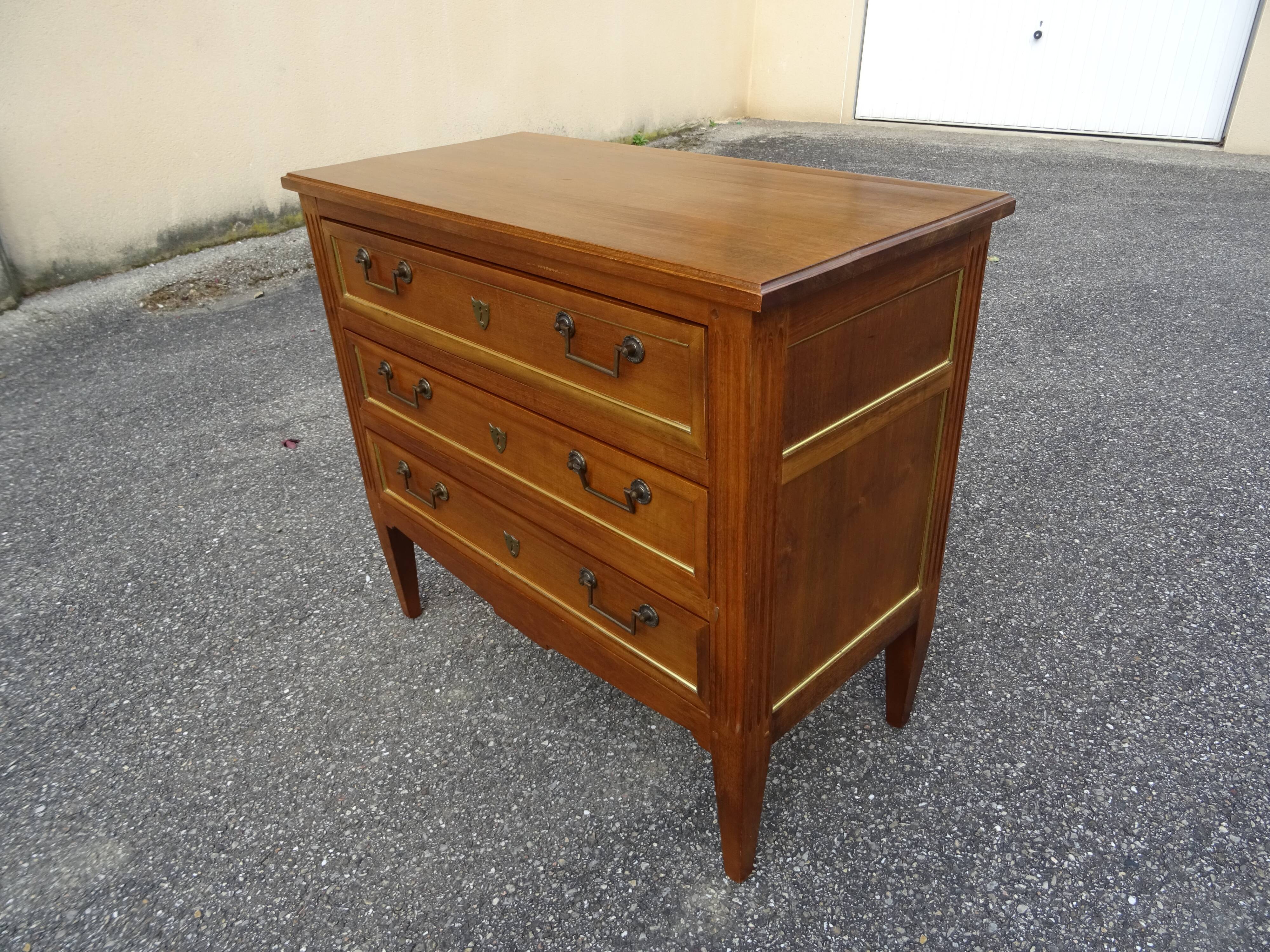 Commode de style directoire bois et laiton