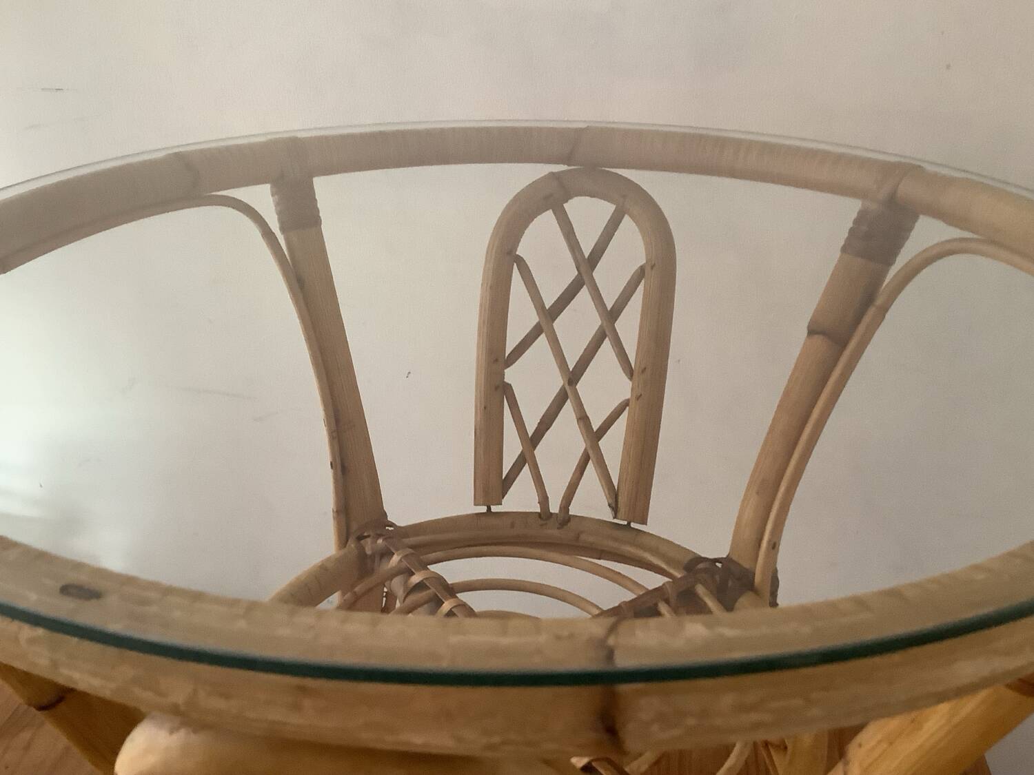 Table basse vintage en rotin et verre