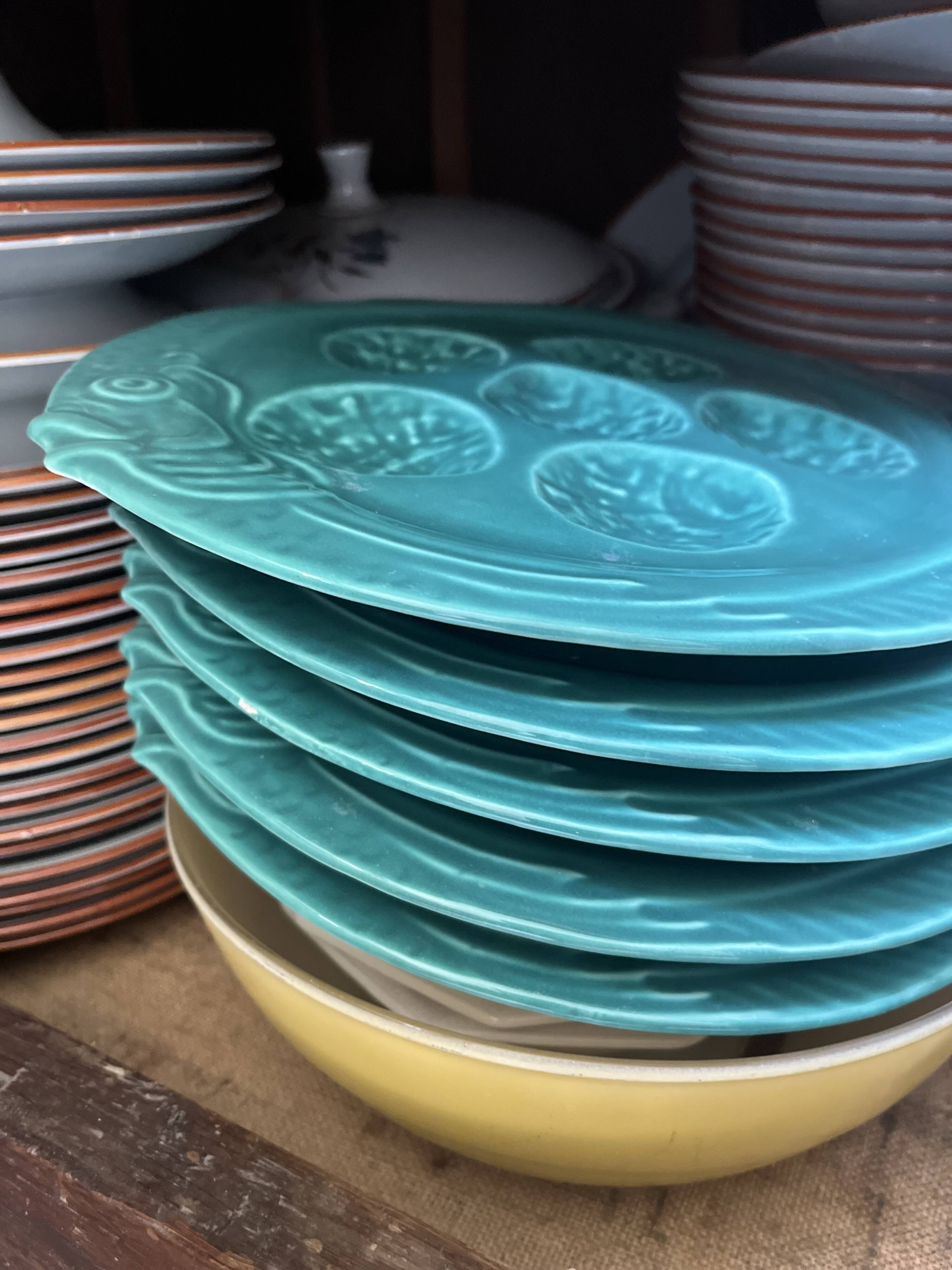 Green fish plates