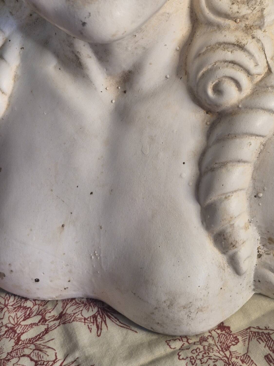 Bust of a woman with a hat