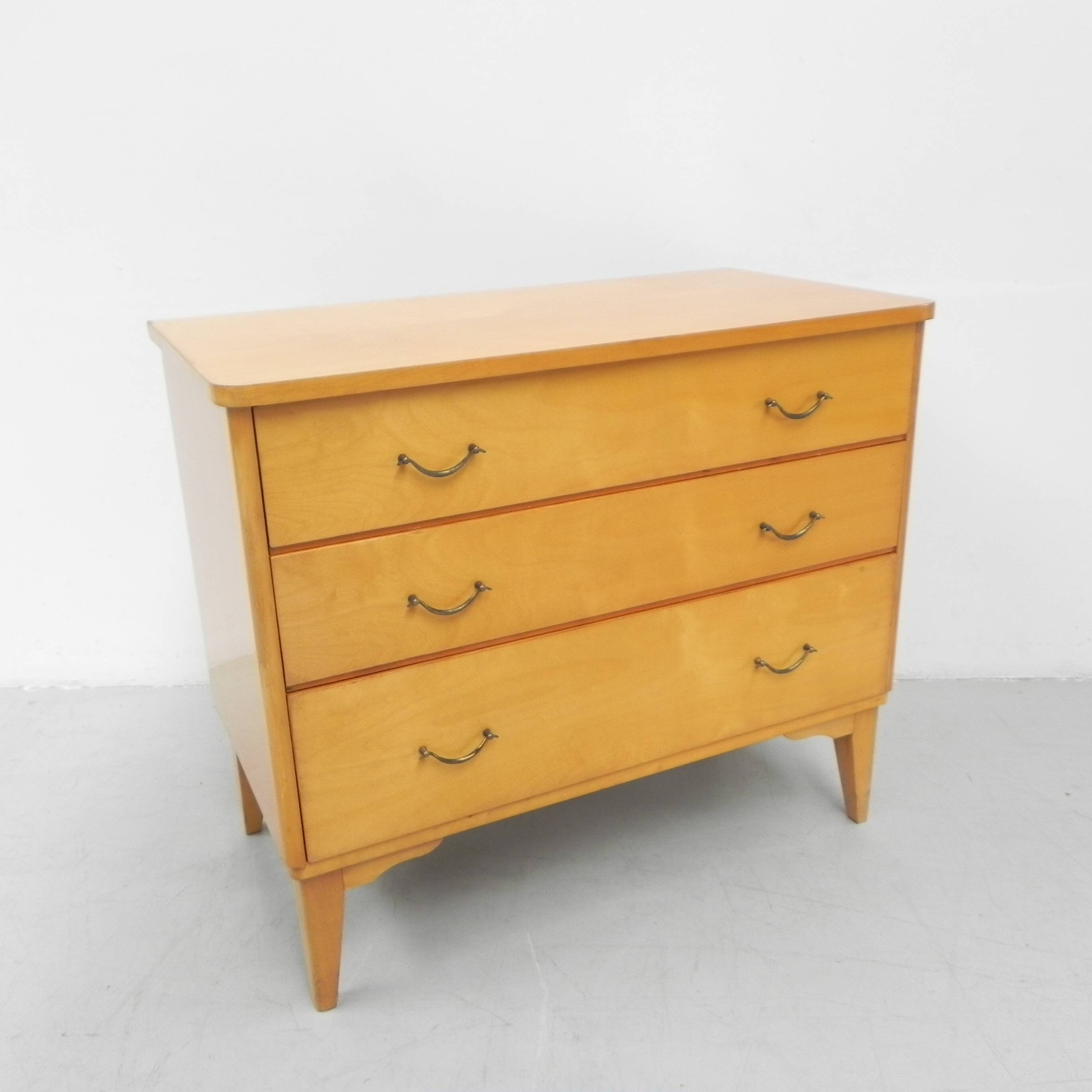 Vintage chest of drawers with 3 drawers