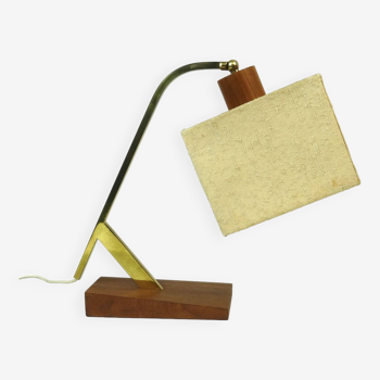 Rare lampe de bureau danoise moderne en teck et en laiton du milieu du siècle