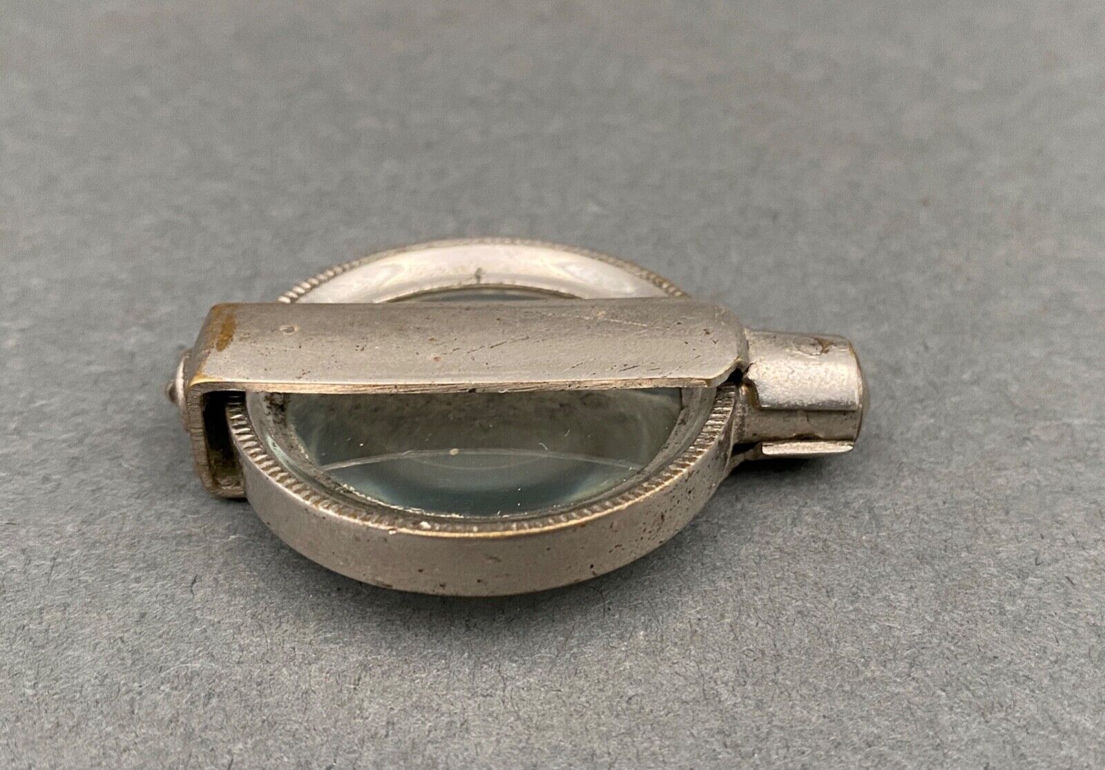 Foldable magnifying glass in silver metal 1900