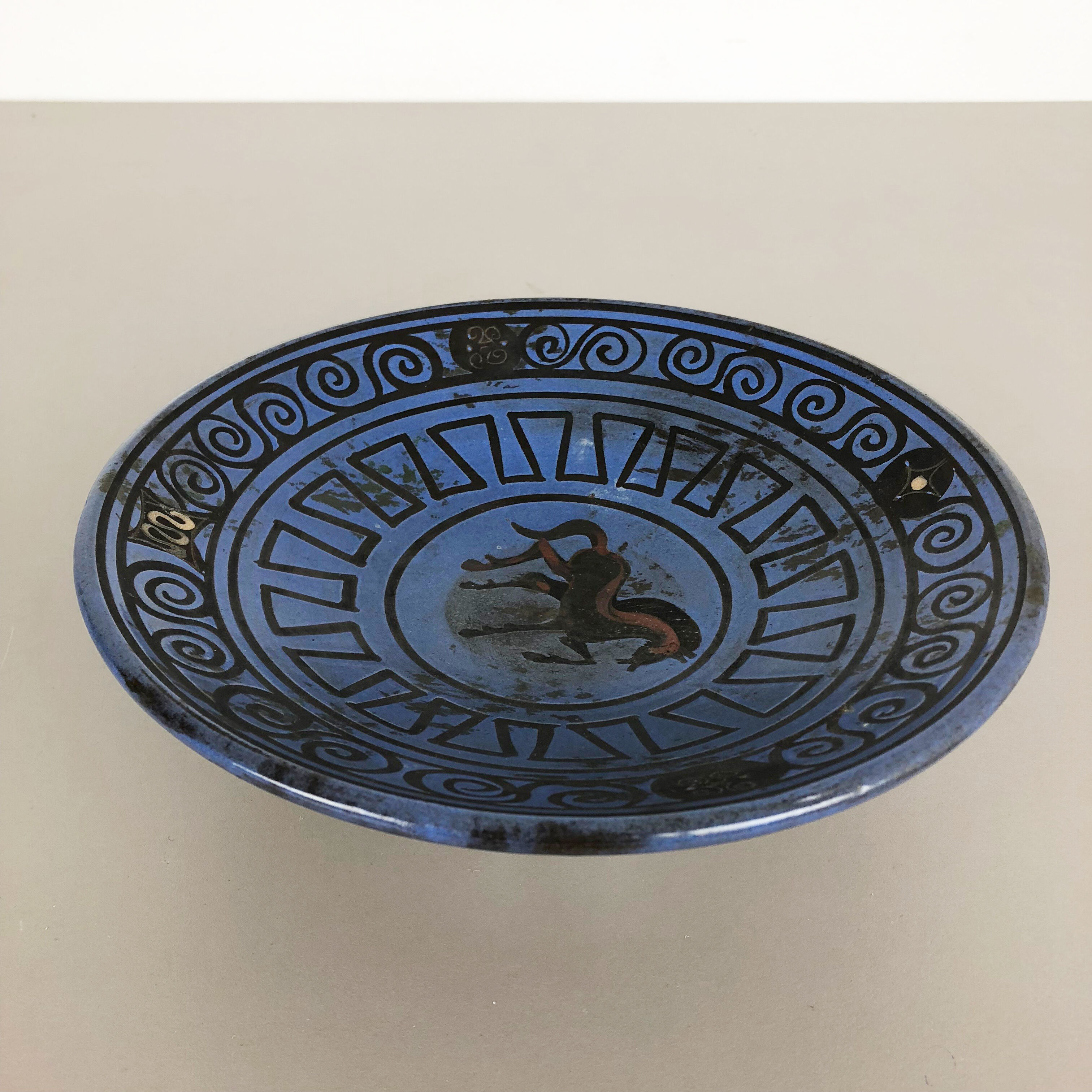 Ceramic pottery shell plate "pergamon" Hans Welling for Ceramano, Germany, 1960s