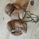 Vintage pair of tan leather boxing gloves (8 oz) – Circa 1940/19