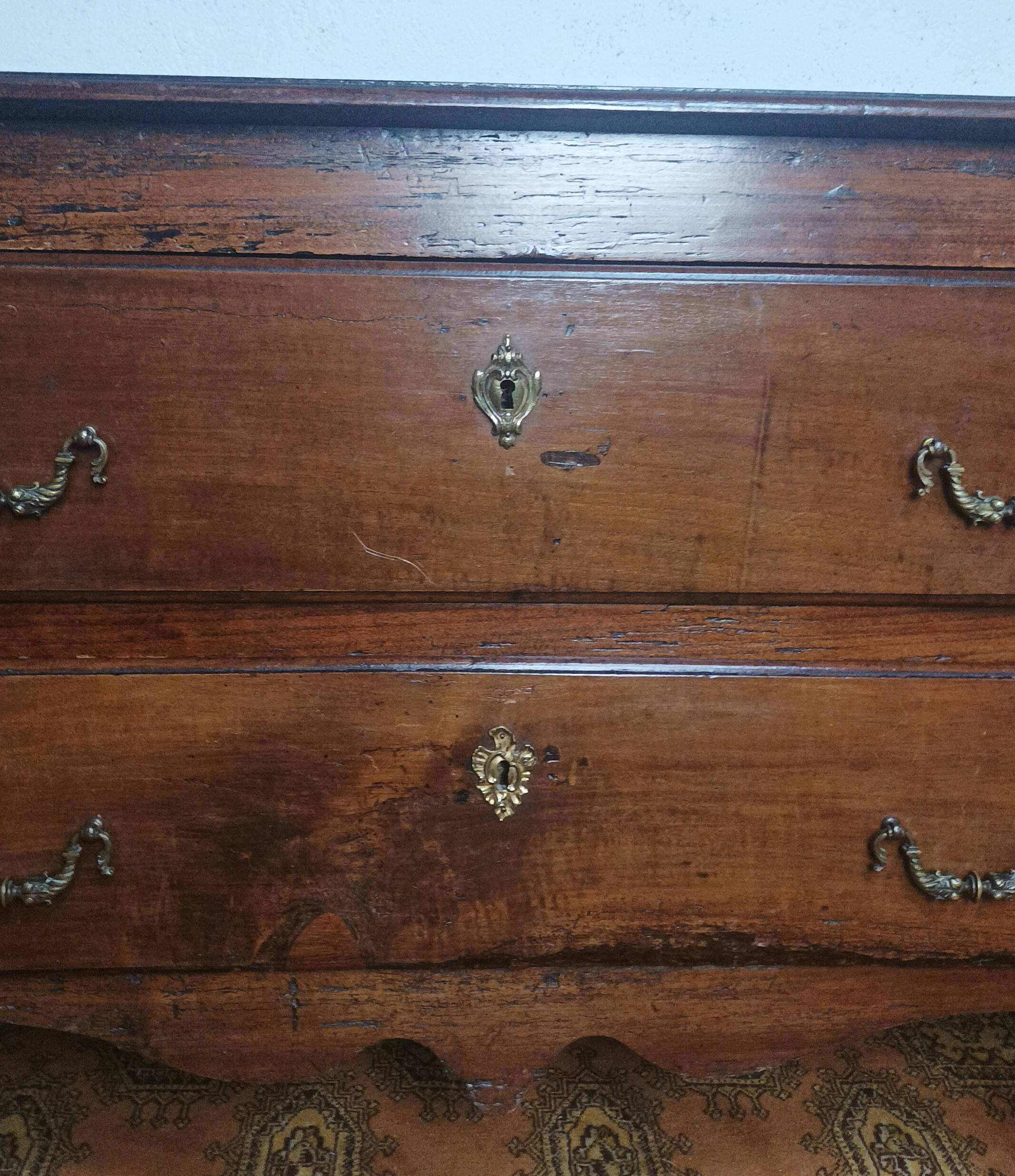 Grande commode sauteuse époque 18ème