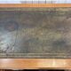 Bureau plat à caissons anglais des années 1950 en if