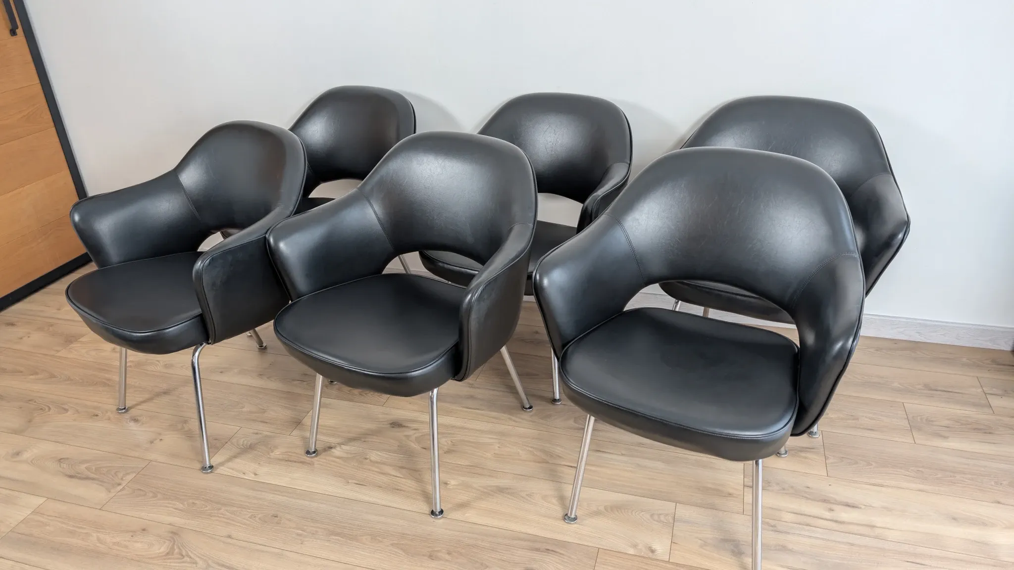 Set of 6 "Conference" chairs by Eero Saarinen for Knoll International