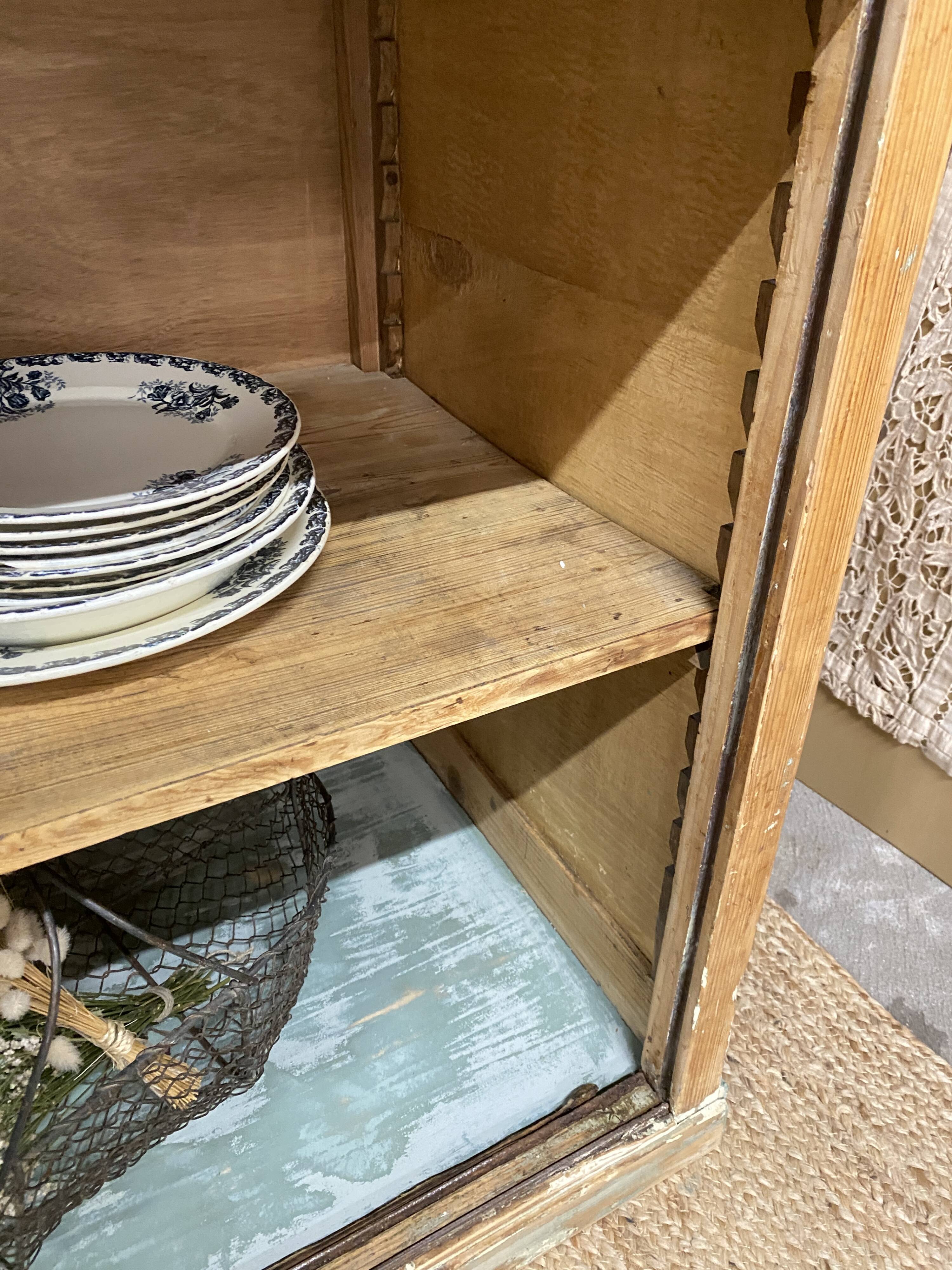 Buffet, meuble de métier à portes coulissantes