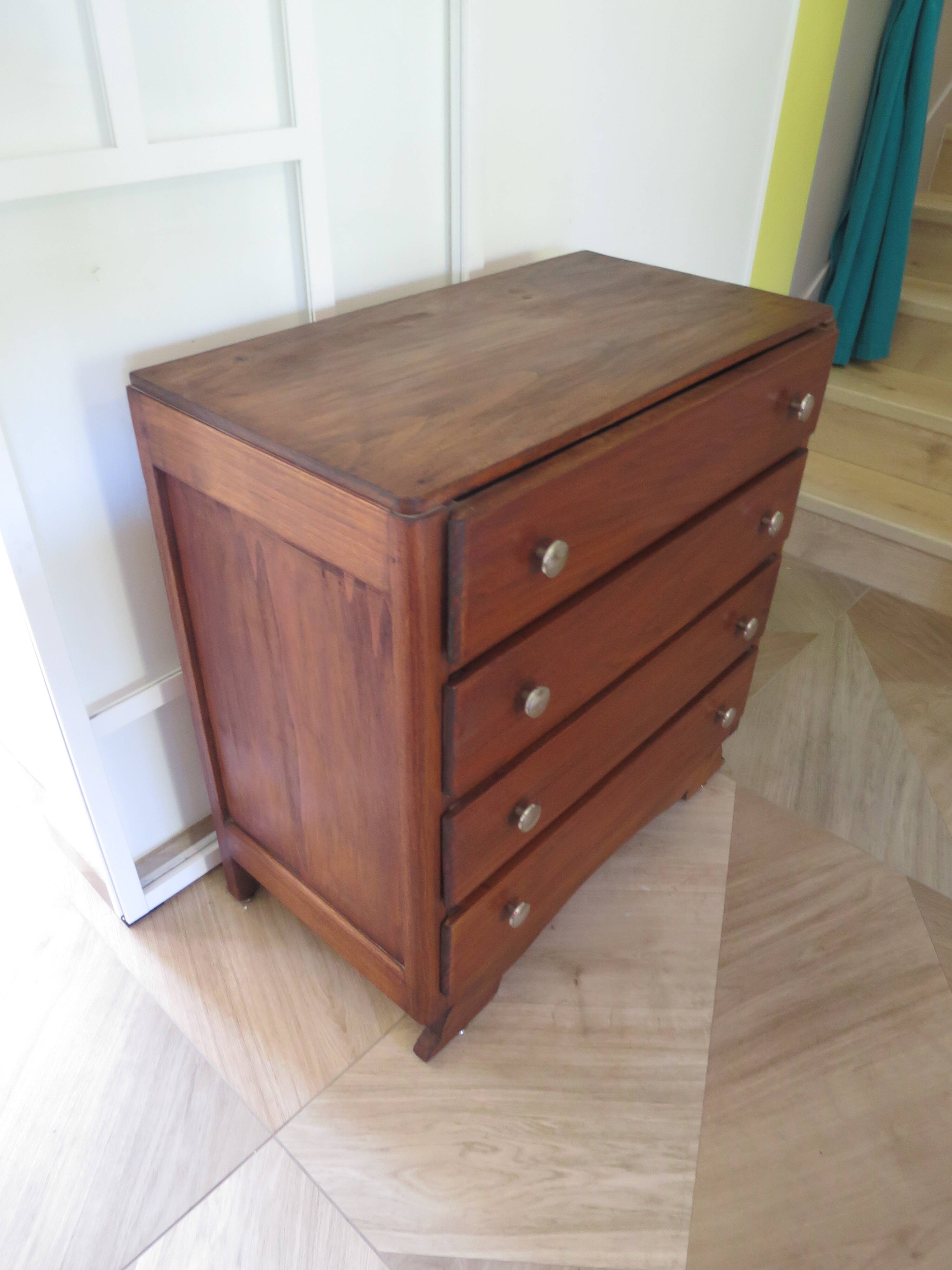 Rare - belle commode art déco 4 tiroirs - années 60 - Patine noyer - Pieds moustache