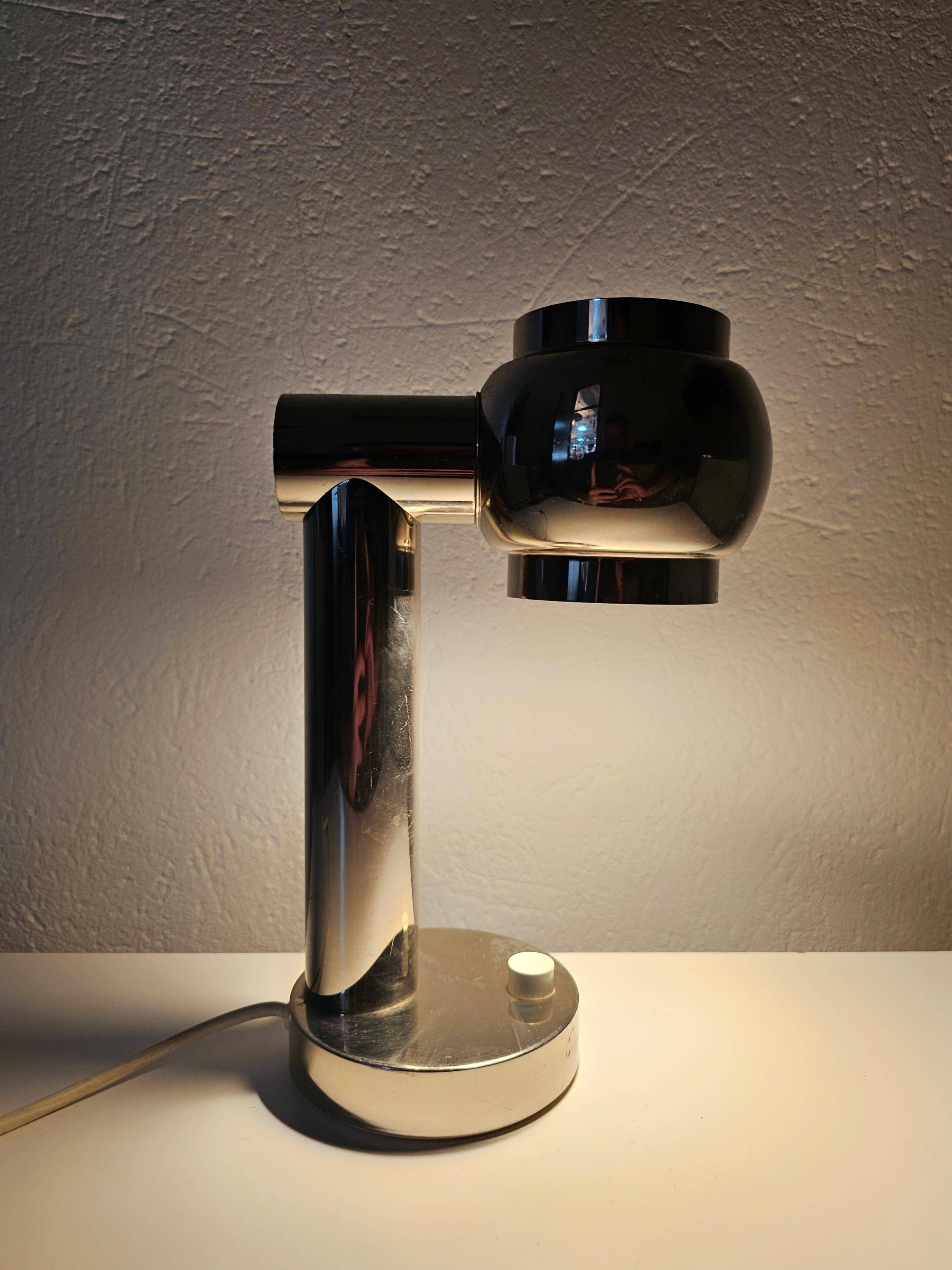 Space Age table lamp in chrome with a swivelling shade, Italy 1970s.
