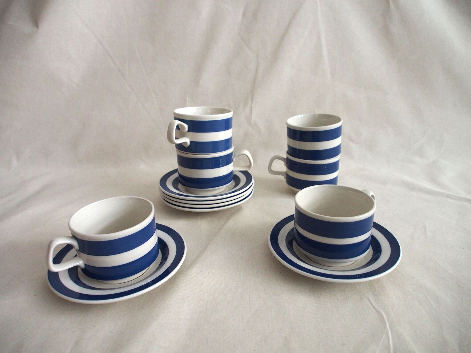 Series of 6 coffee cups in faience with blue stripes with saucers