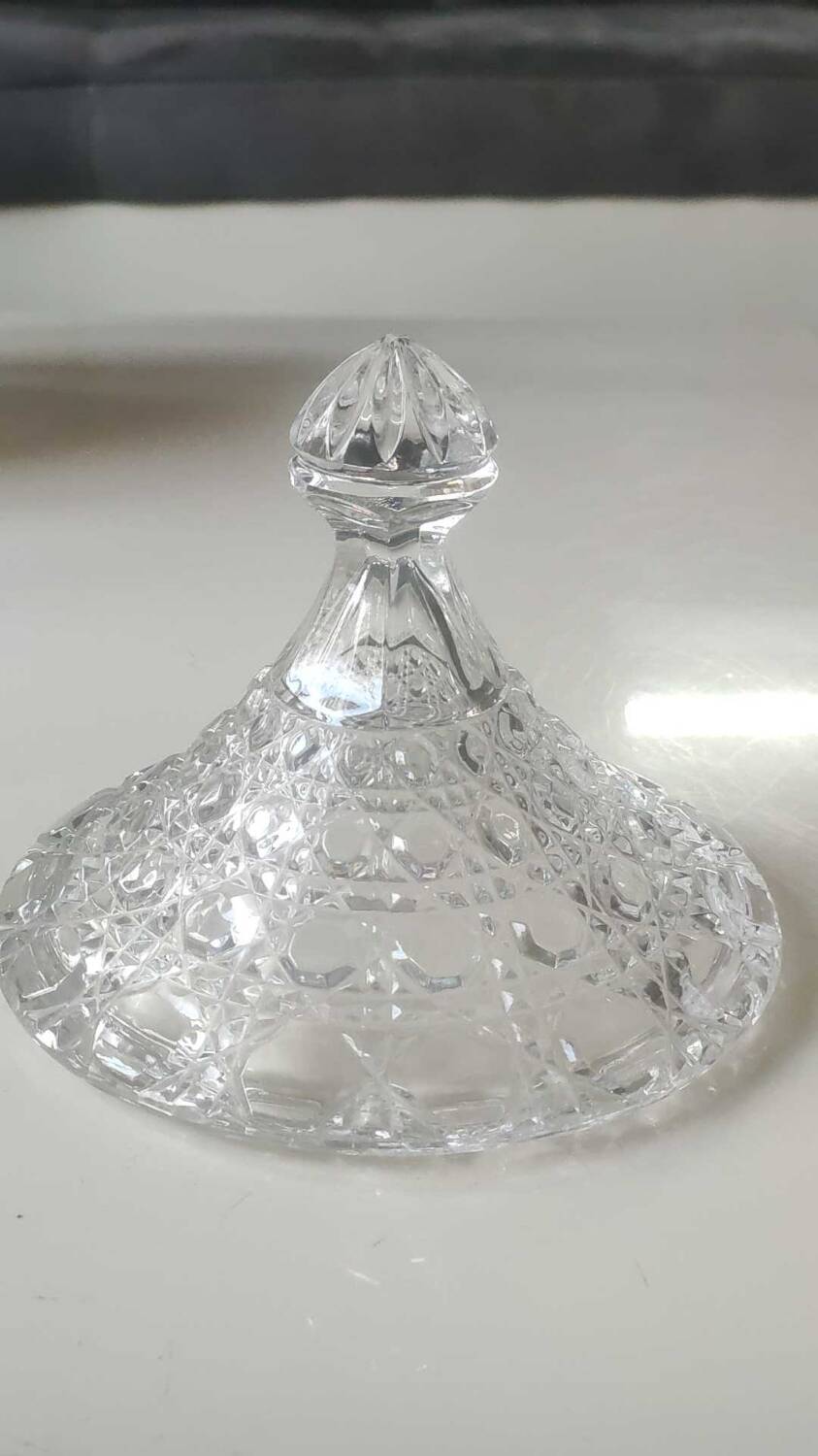 Large lead crystal candy dish/Drageoir. Tritschler Winterhalder. Dome shape, faceted patterns. Dim 30 x 15 cm