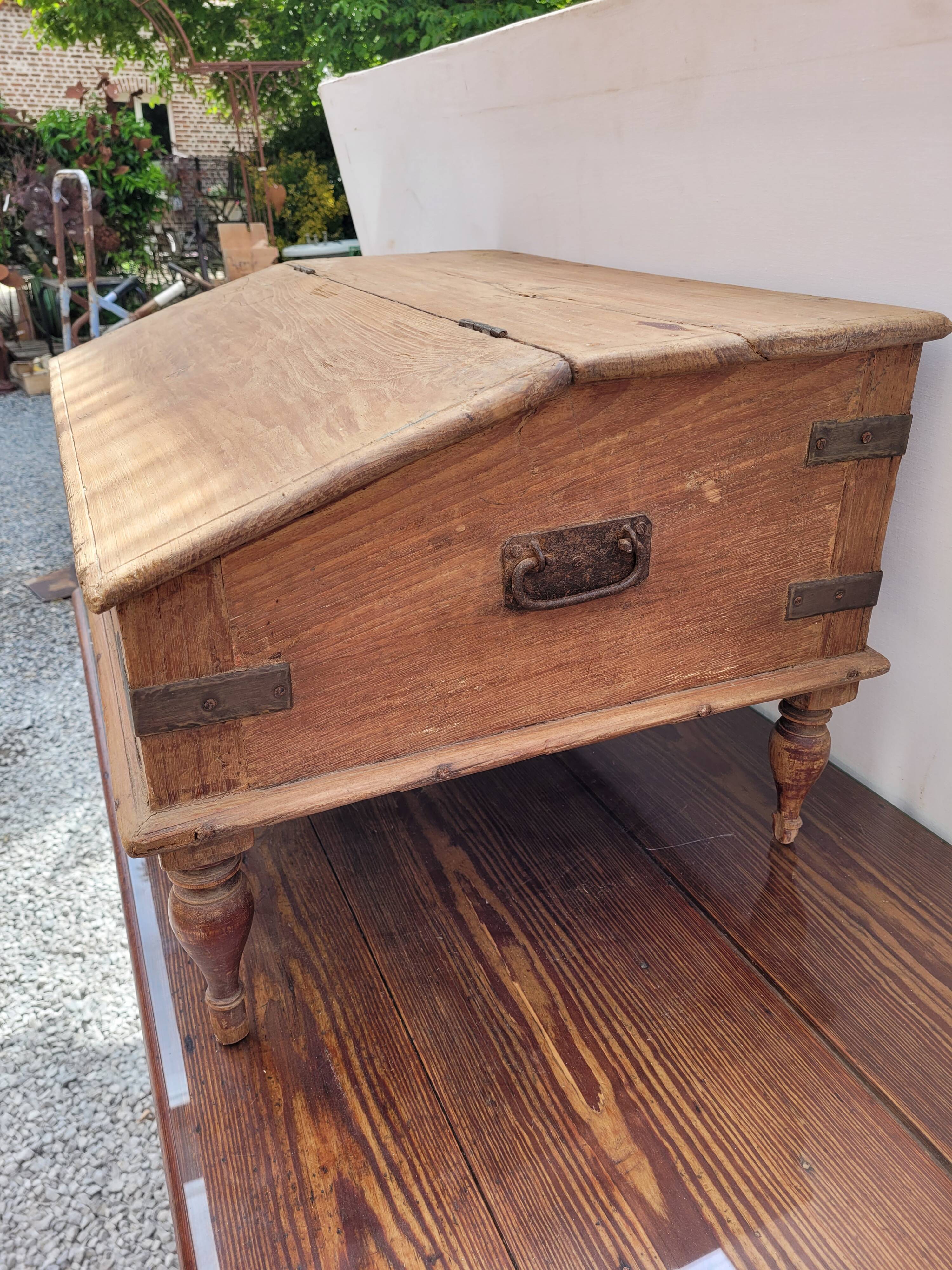 Nineteenth oak writing room