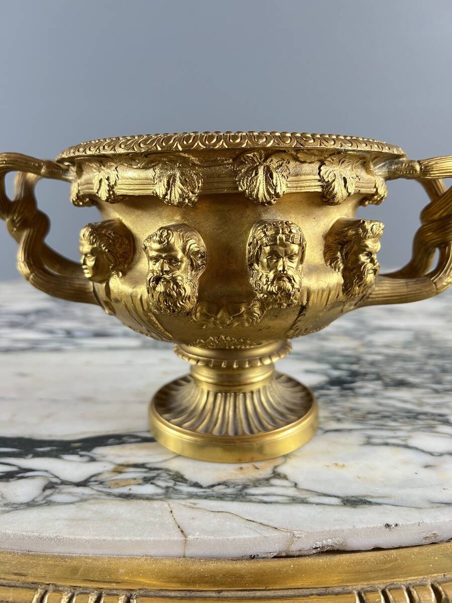 Large Pompeian-style bronze cup with two handles, 19th century.