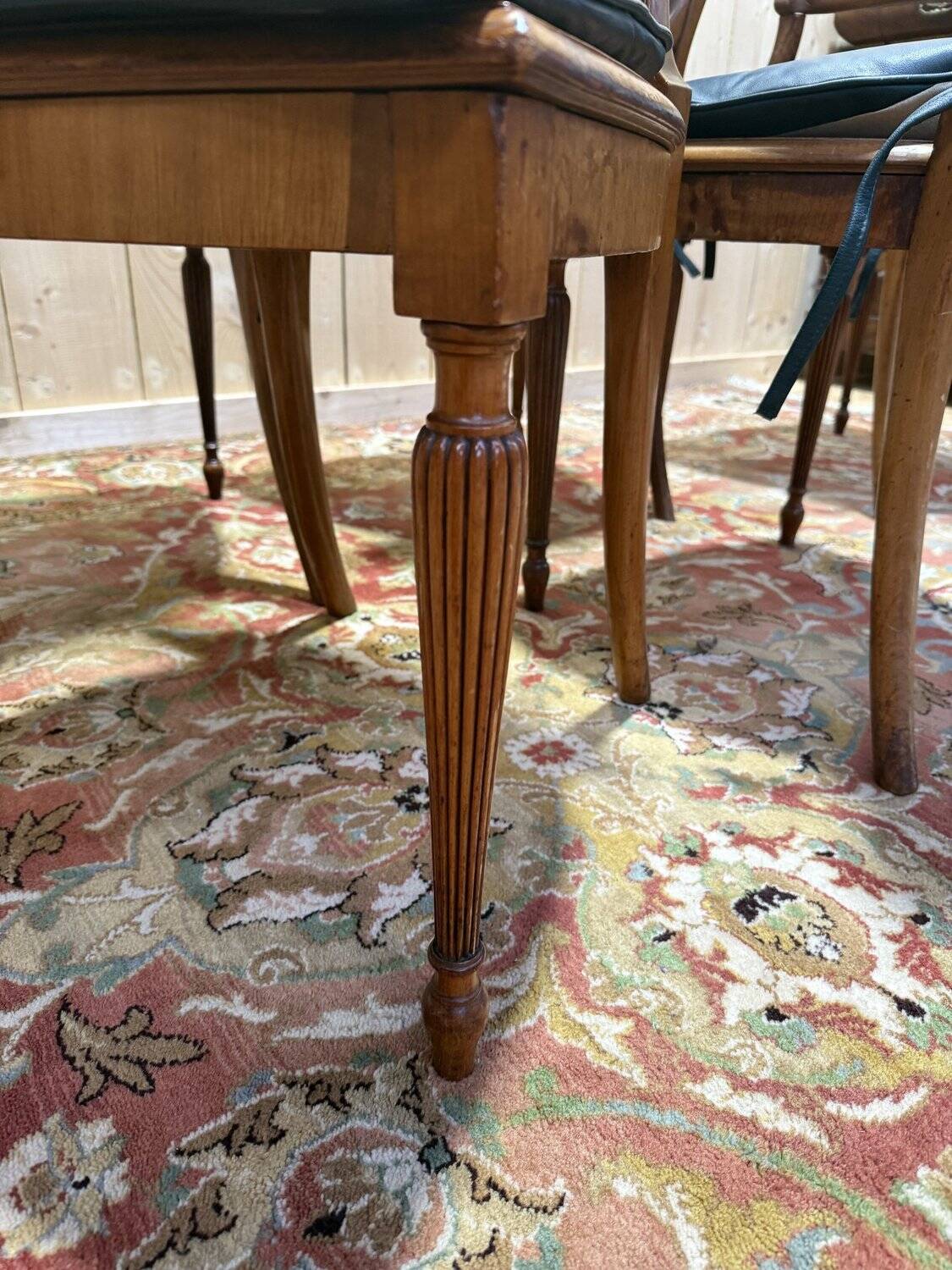 Set of 4 chairs and 2 English armchairs.