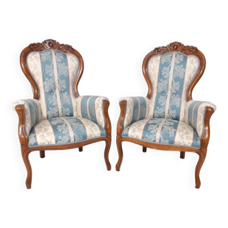 Pair of maple wood chairs