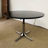 Round table with extension