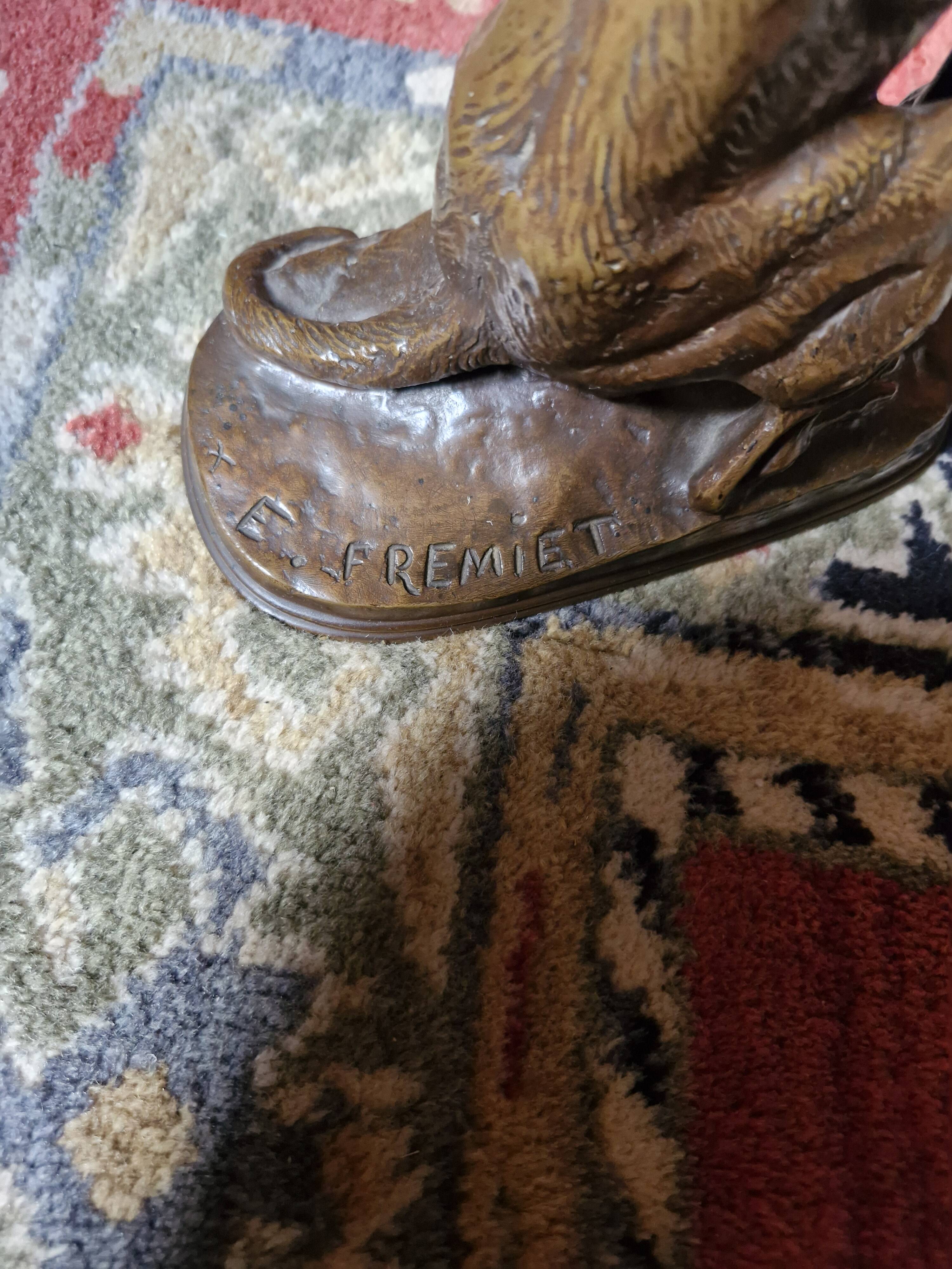 Bronze dog E. Fremiet
