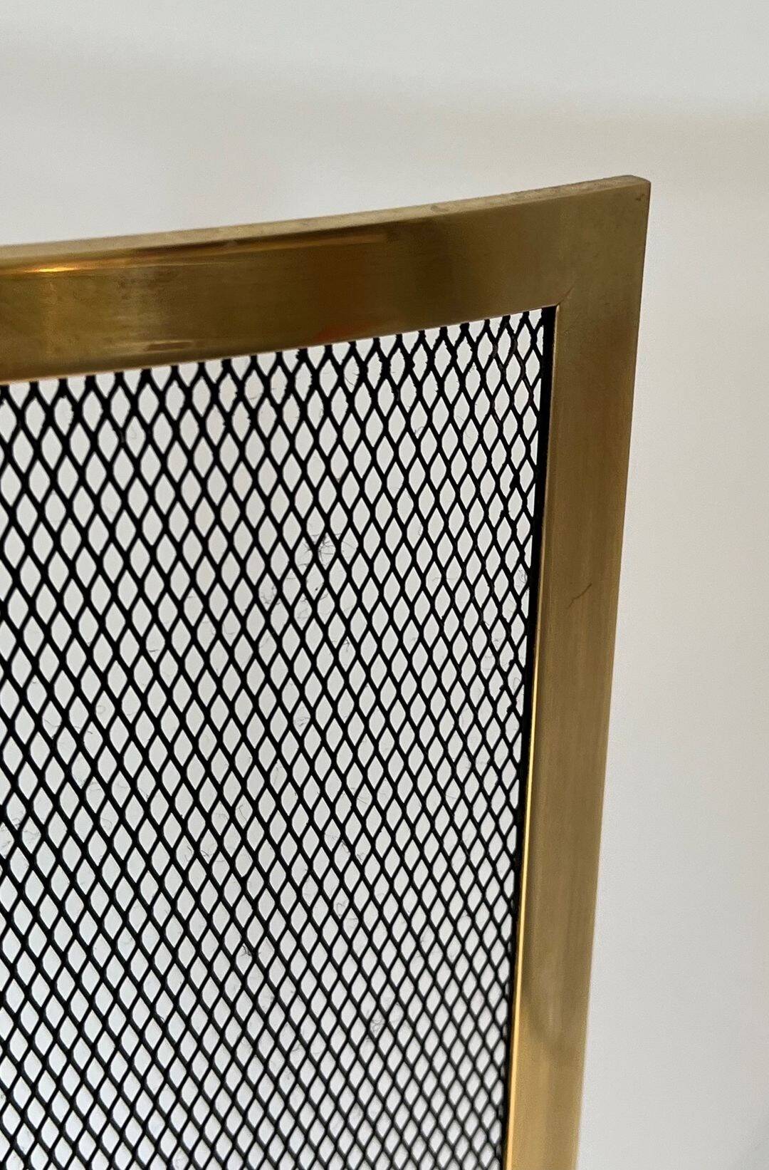Curved Black Steel Mesh Fire Screen Design with Brass Frame
