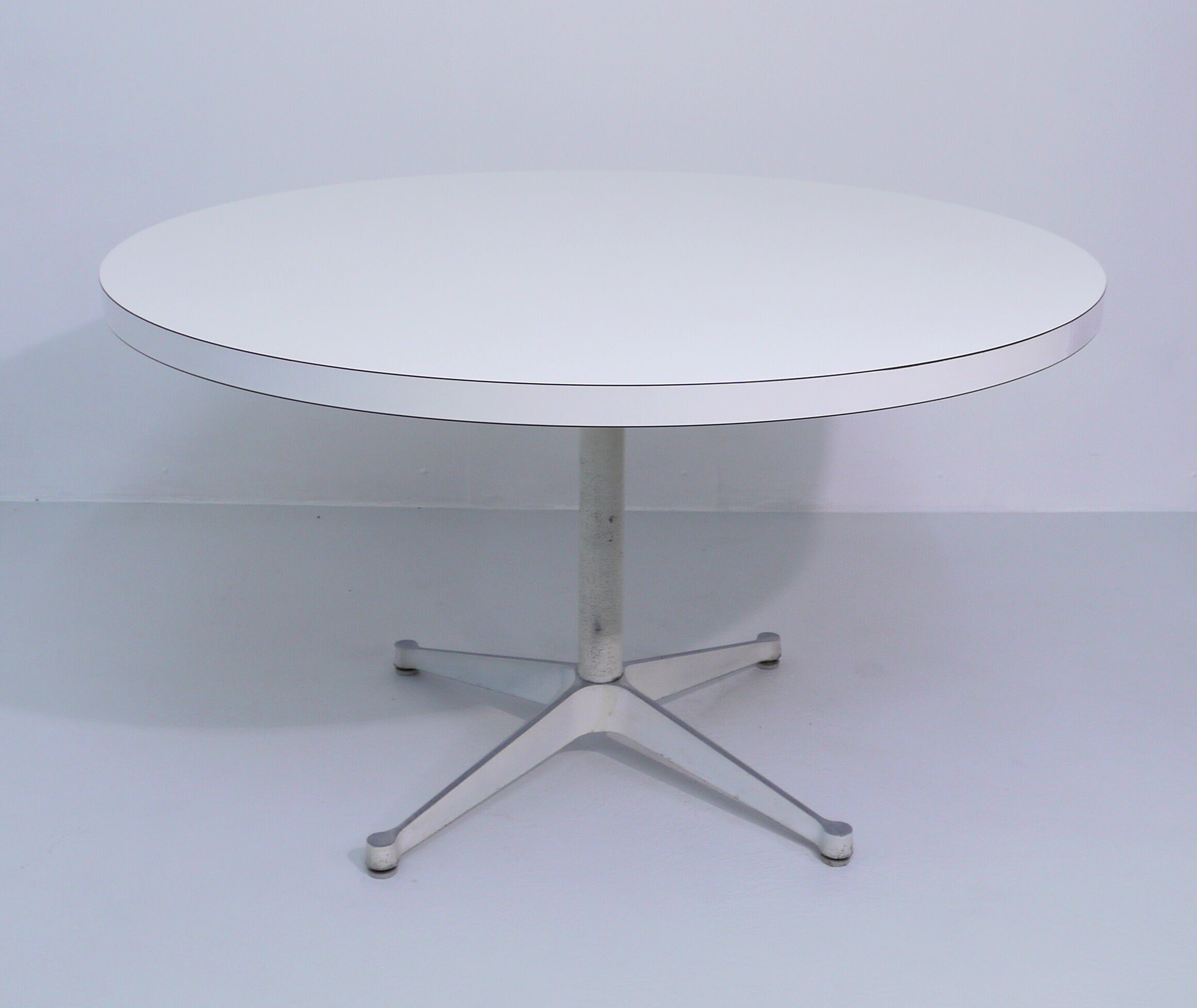 Dining set by Charles et Ray Eames for Herman Miller, 1970