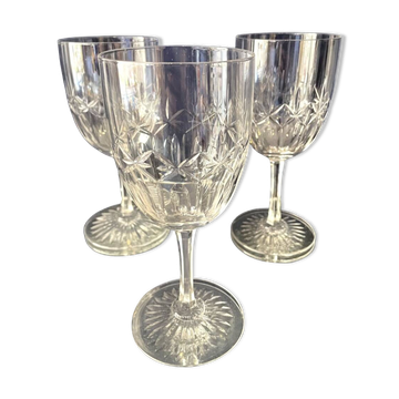 Suite de 3 verres a eau ou a vin en cristal taille